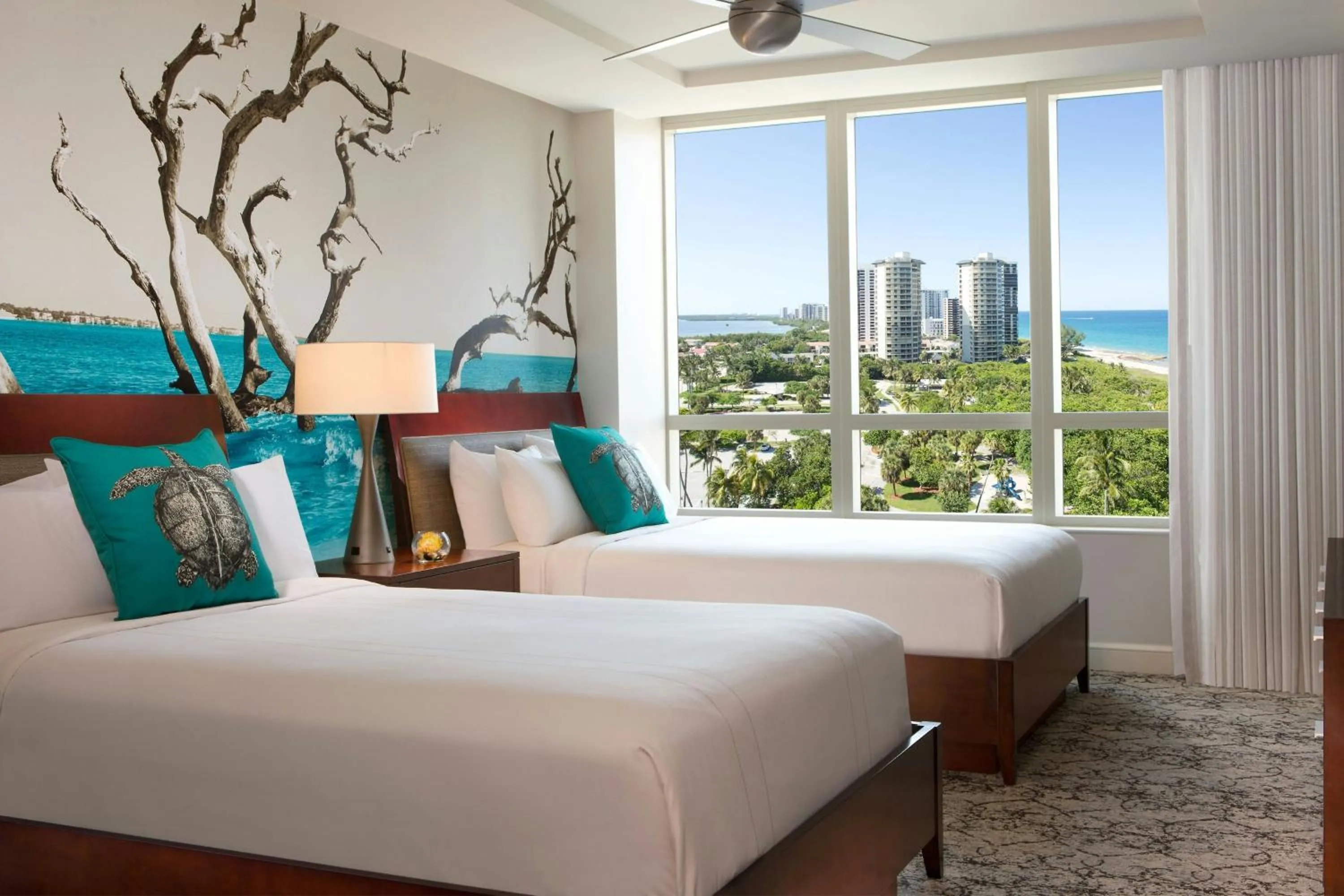 Photo of the whole room, Bed in Palm Beach Marriott Singer Island Beach Resort & Spa