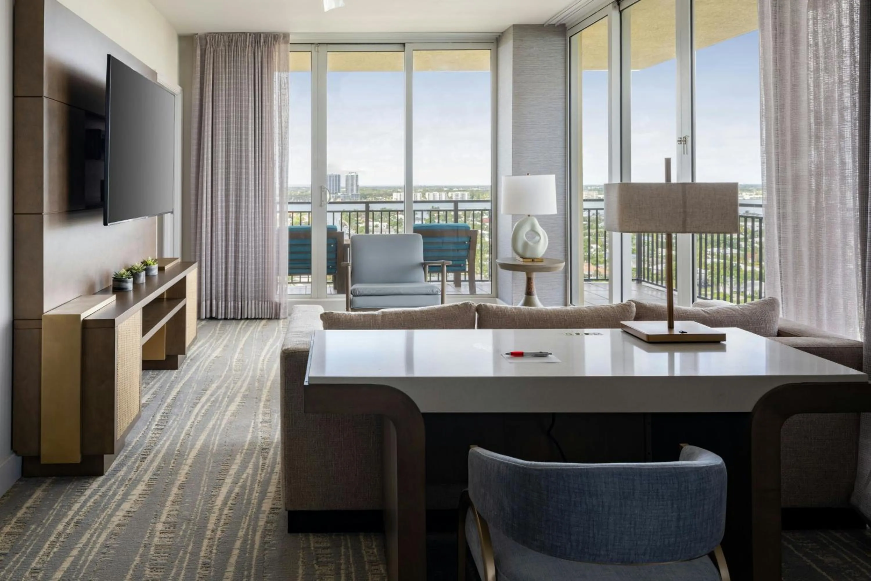 Living room in Palm Beach Marriott Singer Island Beach Resort & Spa