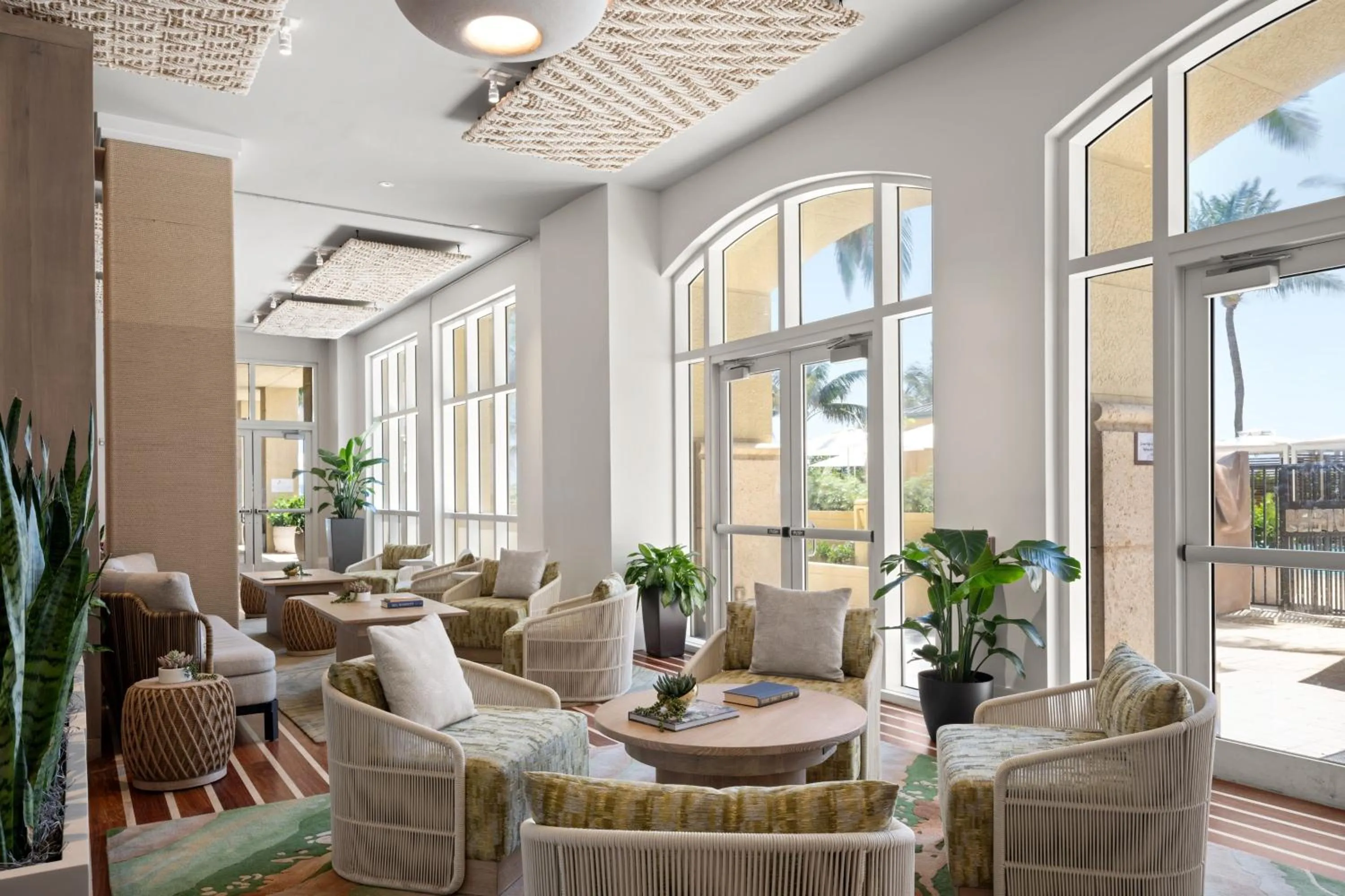 Lounge or bar in Palm Beach Marriott Singer Island Beach Resort & Spa