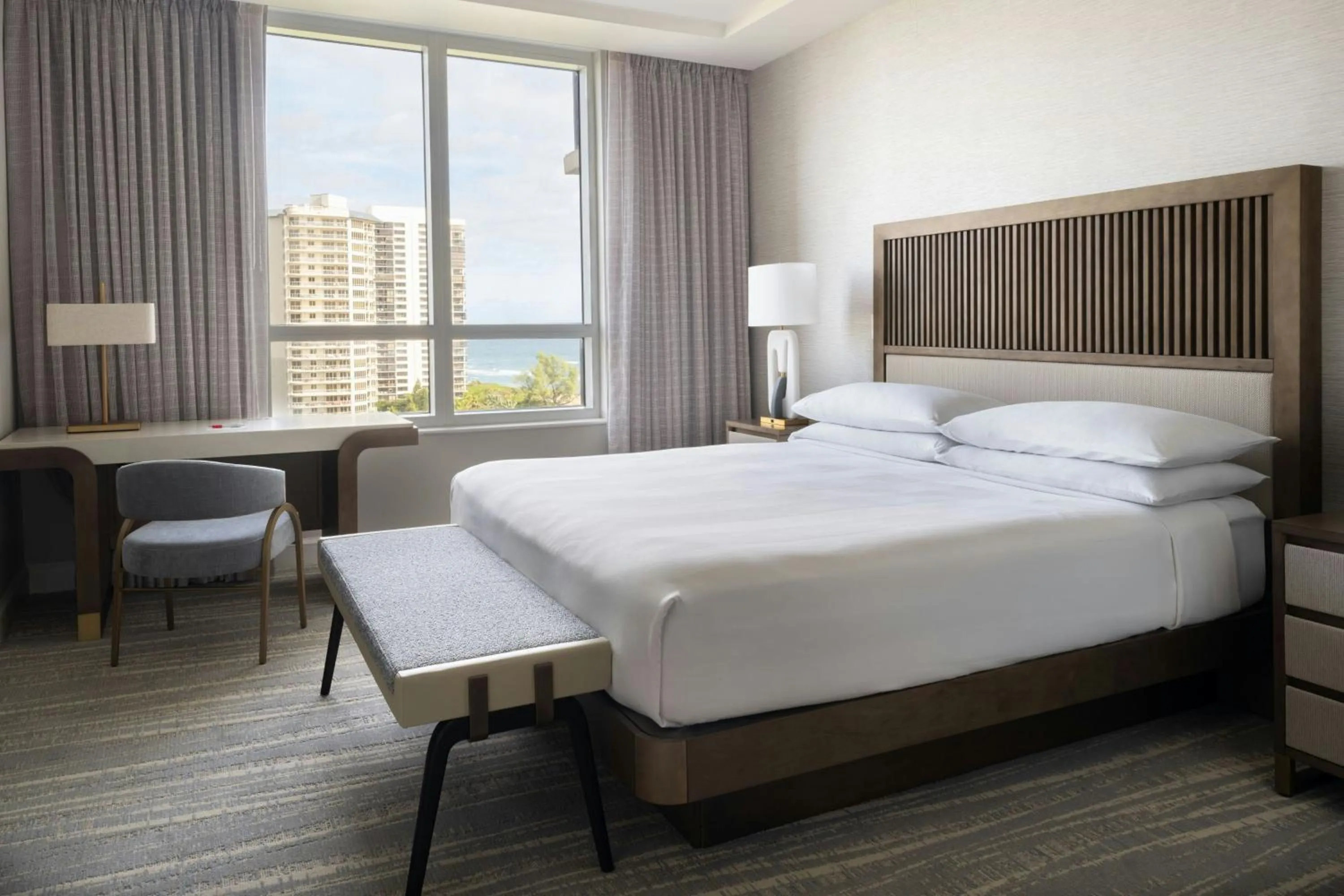 Bedroom, Bed in Palm Beach Marriott Singer Island Beach Resort & Spa