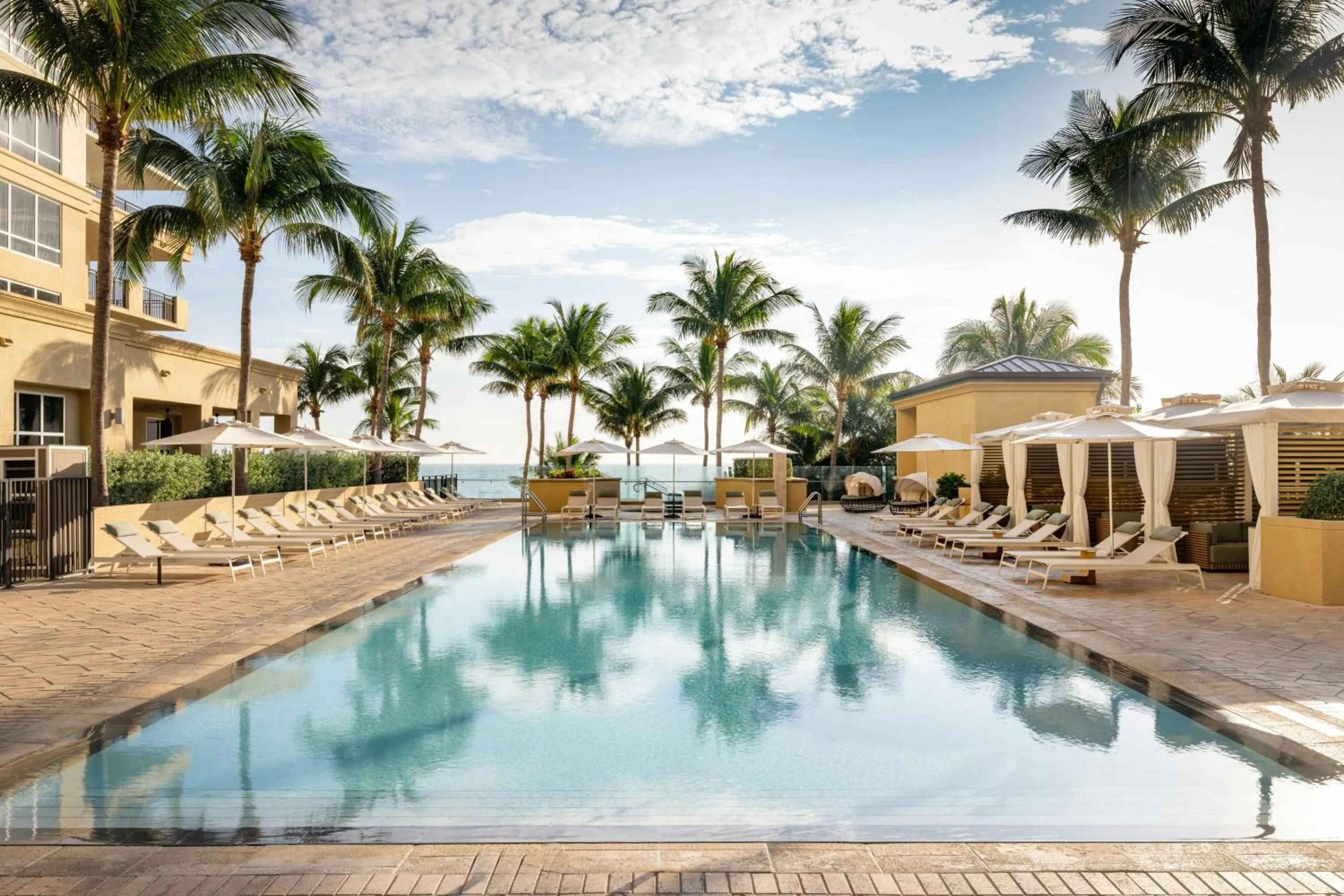 Swimming pool in Palm Beach Marriott Singer Island Beach Resort & Spa
