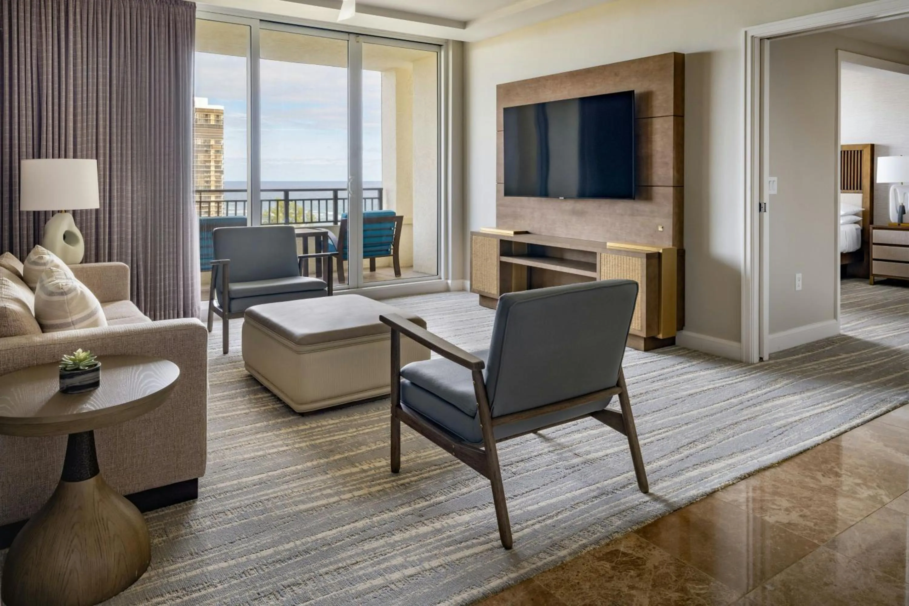 Living room in Palm Beach Marriott Singer Island Beach Resort & Spa