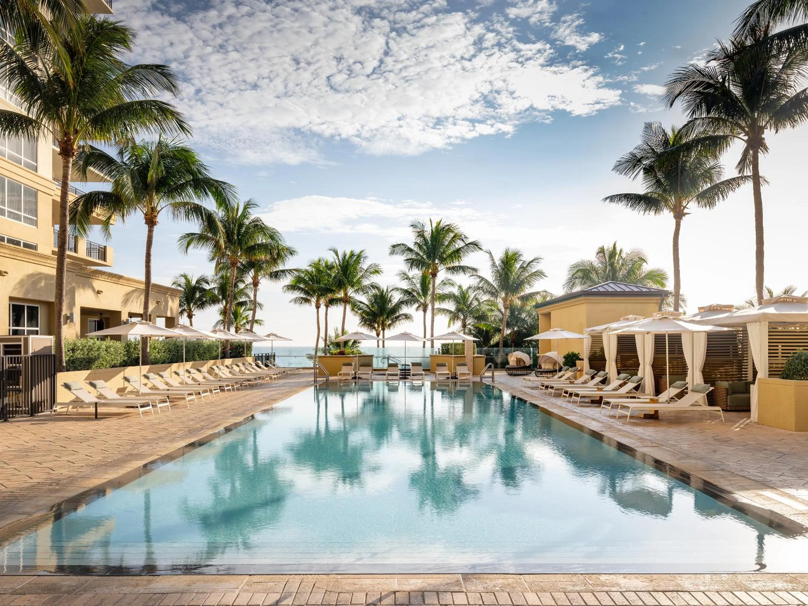 Swimming pool in Palm Beach Marriott Singer Island Beach Resort & Spa