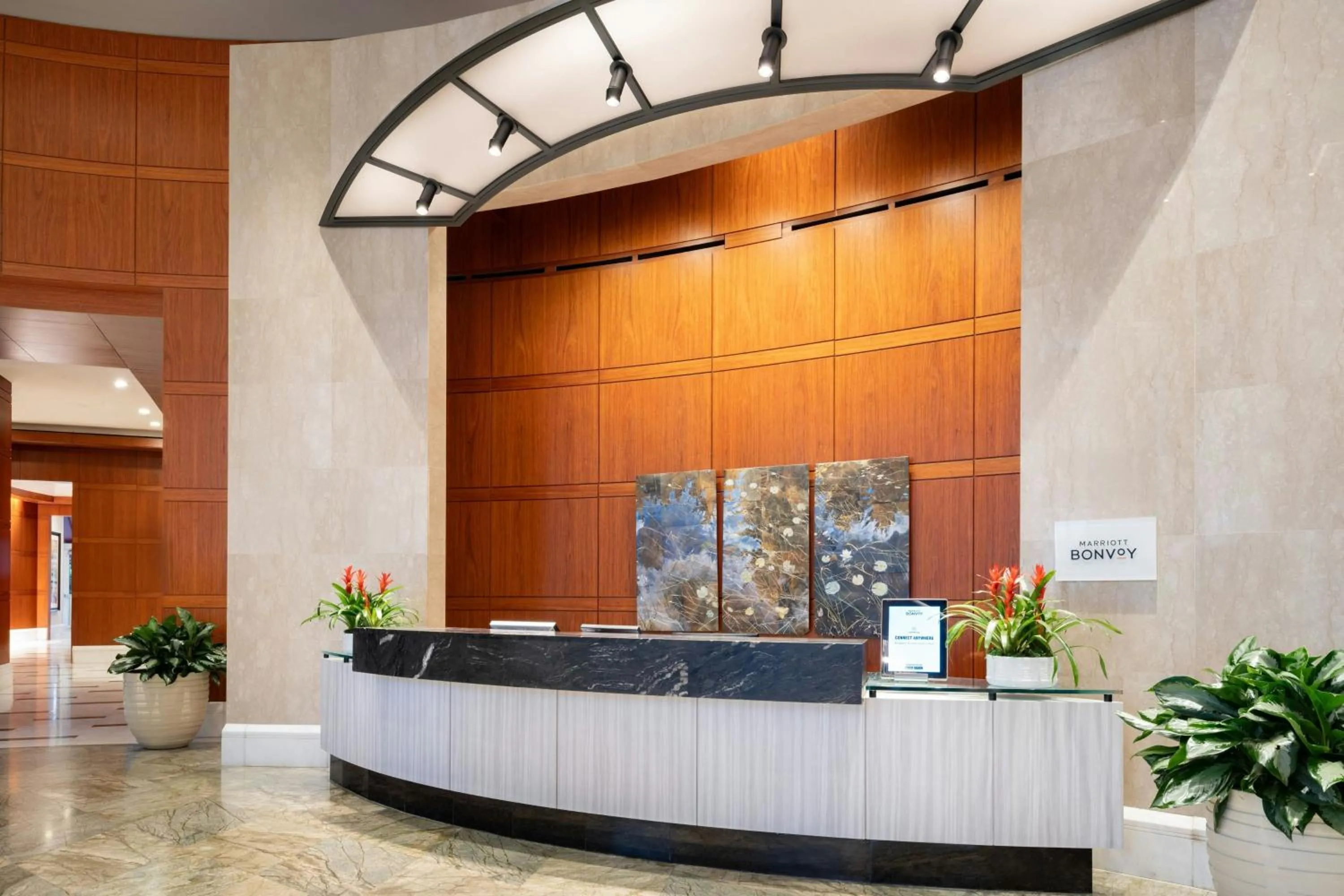 Lobby or reception in Palm Beach Marriott Singer Island Beach Resort & Spa