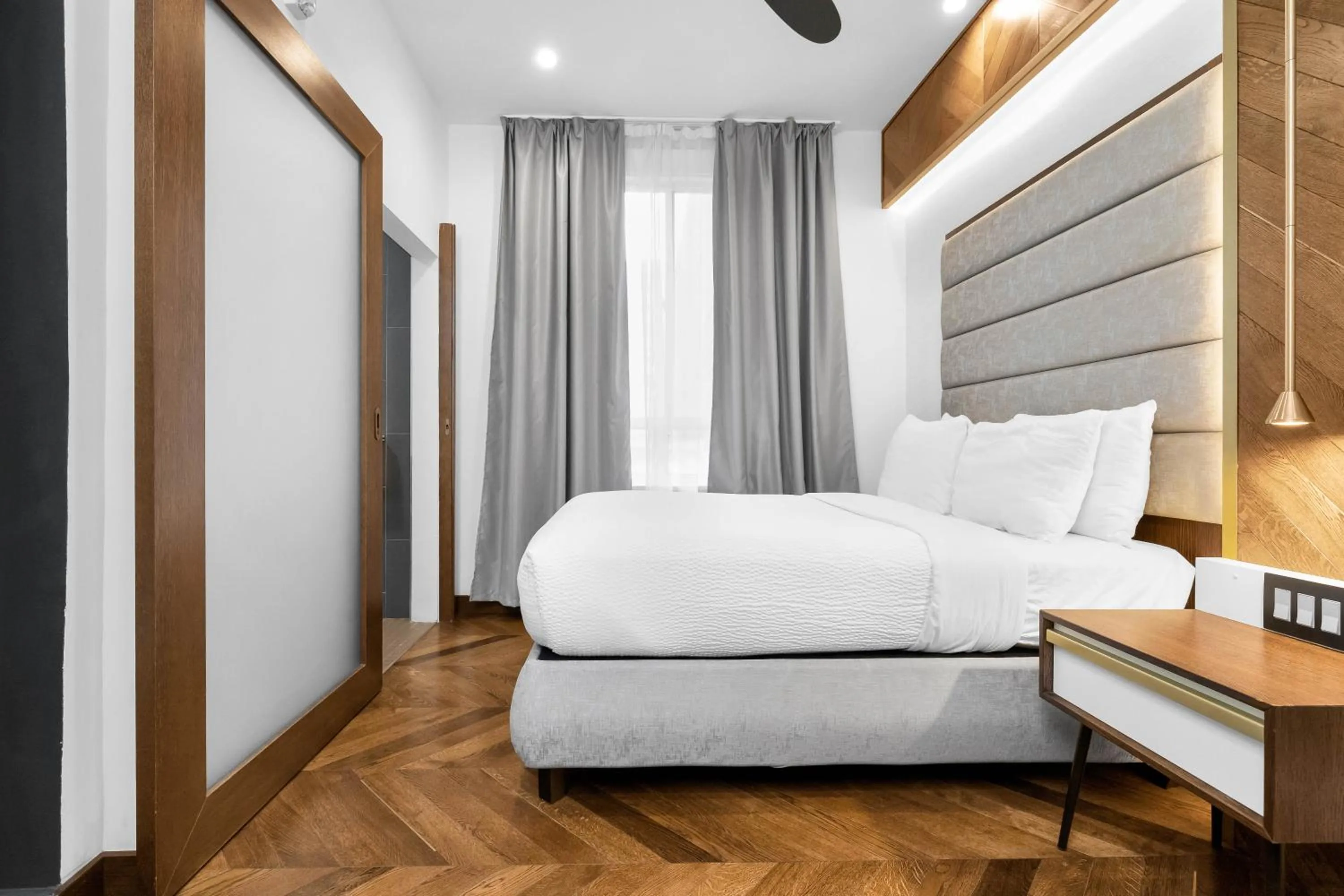 Photo of the whole room, Bed in Hotel 32One