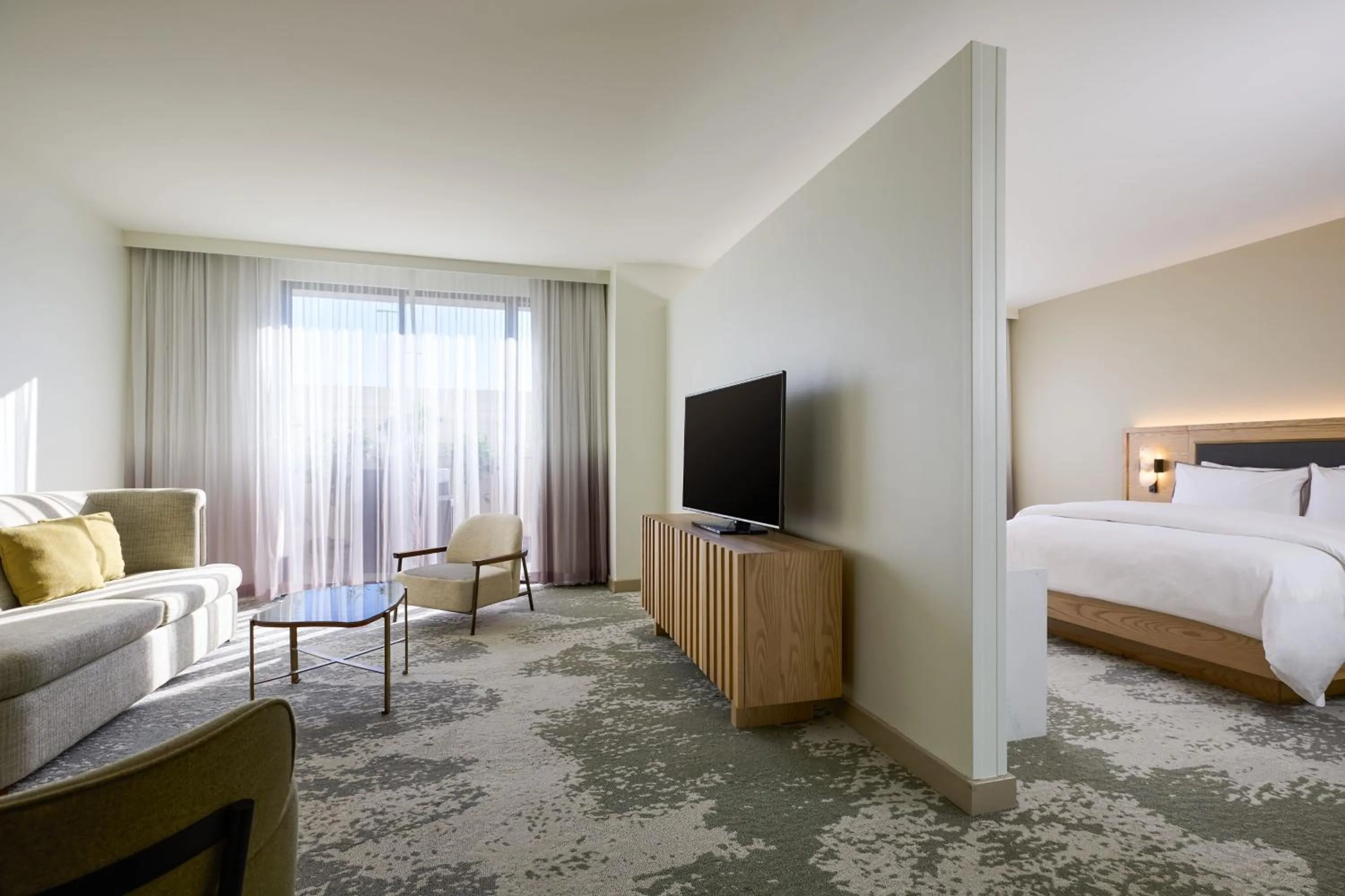 Photo of the whole room, Bed in The Westin Los Angeles Airport