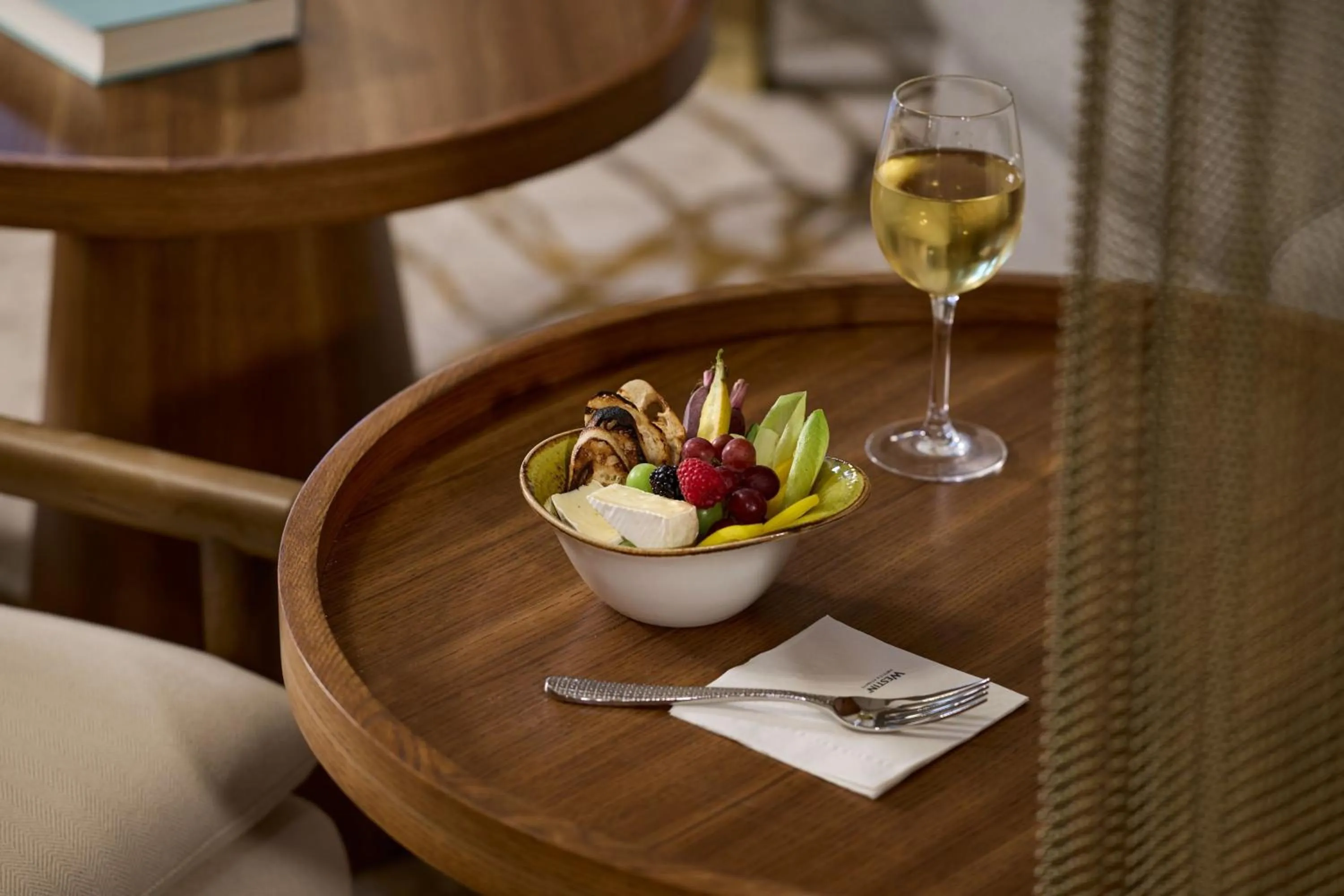 Lounge or bar in The Westin Los Angeles Airport