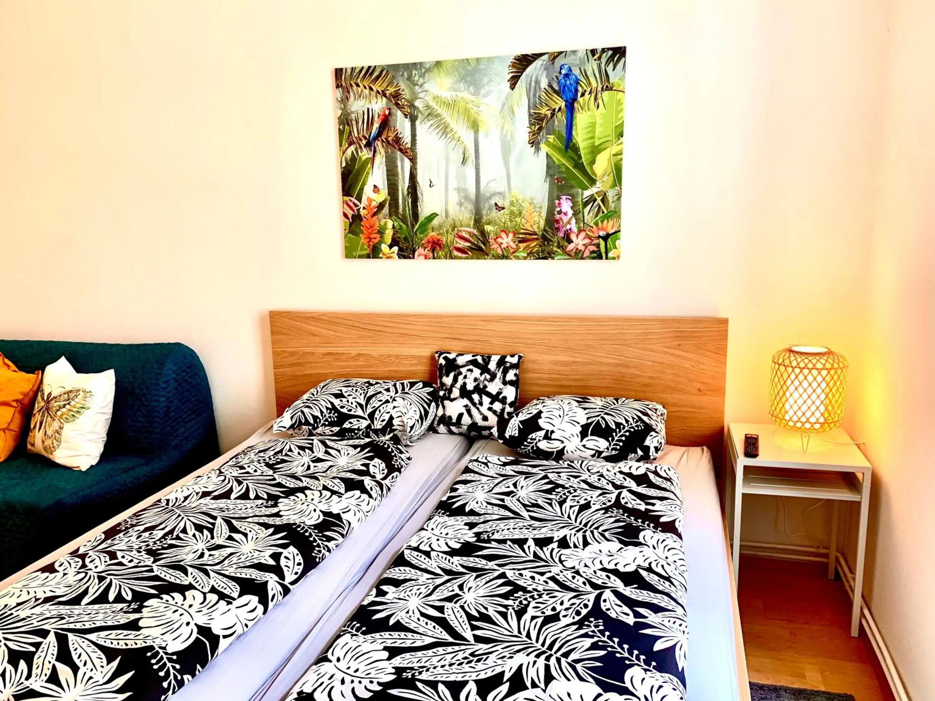 Living room, Bed in Charming City Apartment - by Nahuen Suites