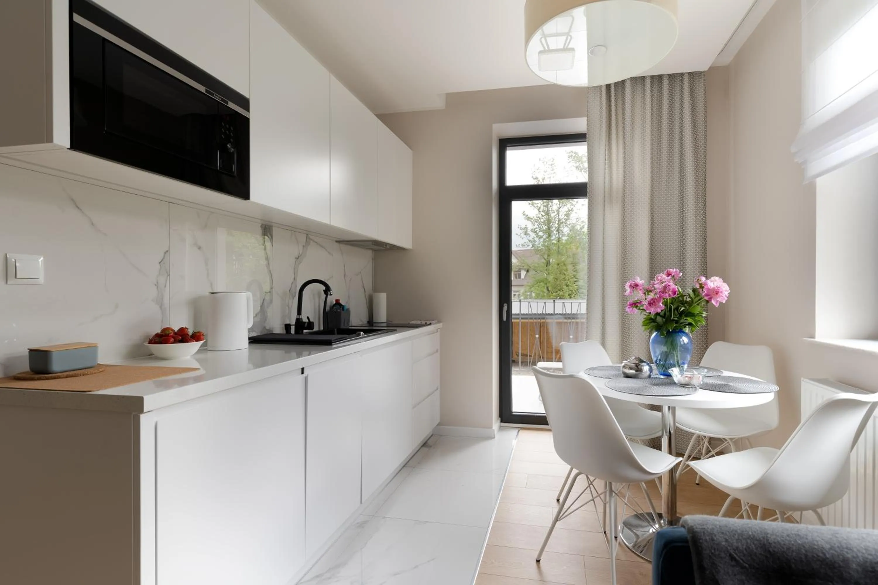 Kitchen or kitchenette in Altara Apartamenty Centrum - Free Parking