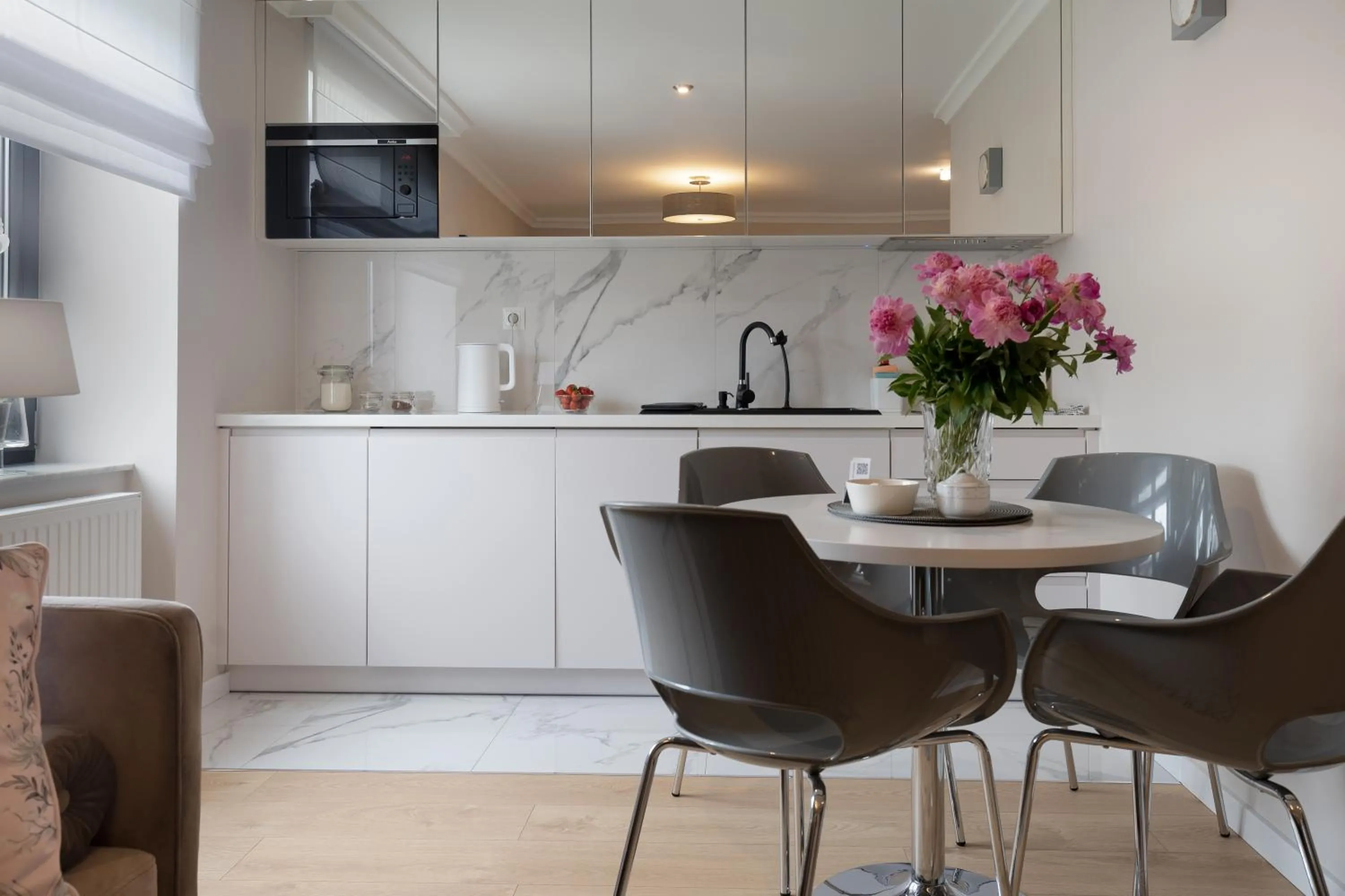 Kitchen or kitchenette in Altara Apartamenty Centrum - Free Parking