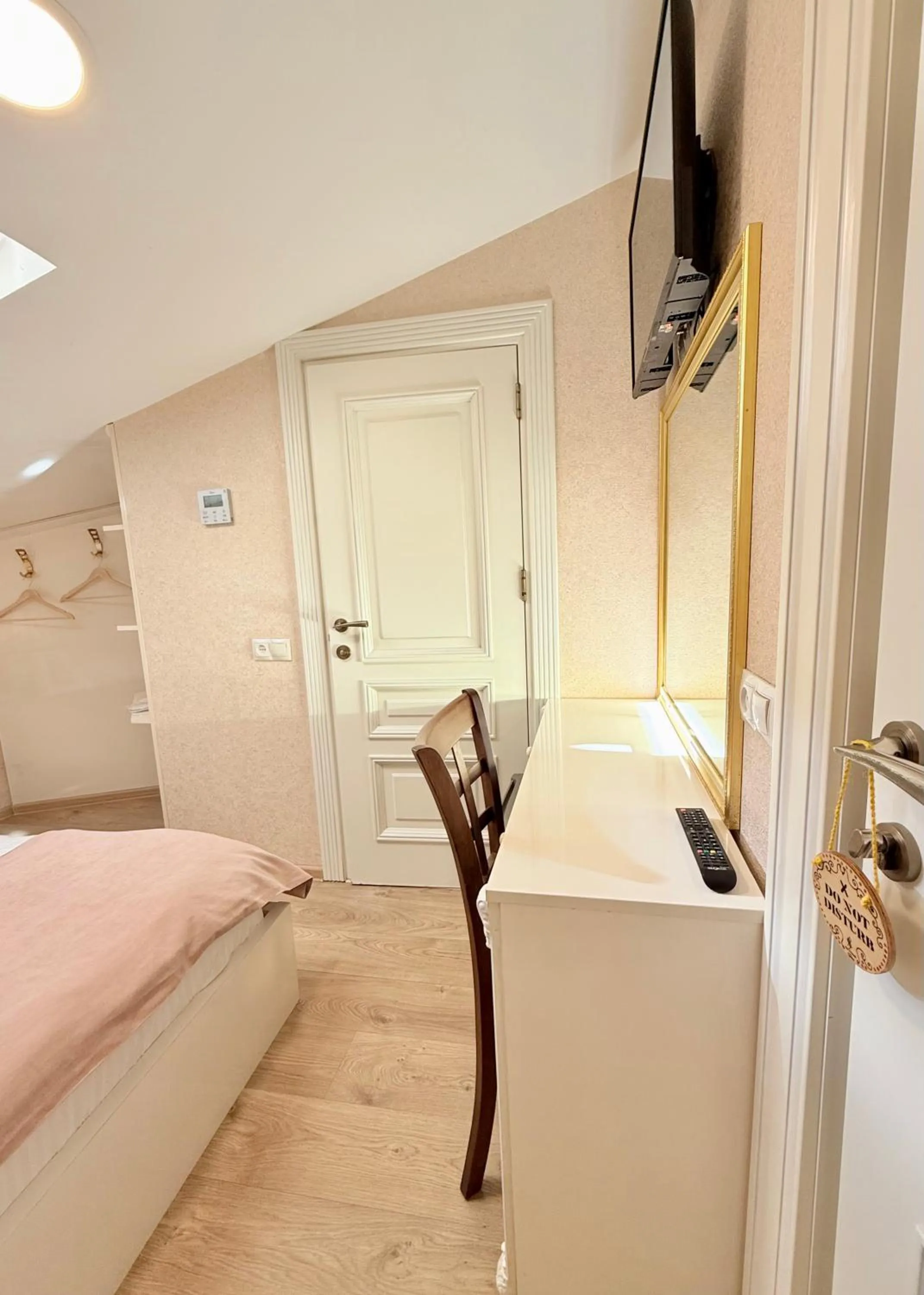 Bedroom, Bed in Arts Hotel by Square