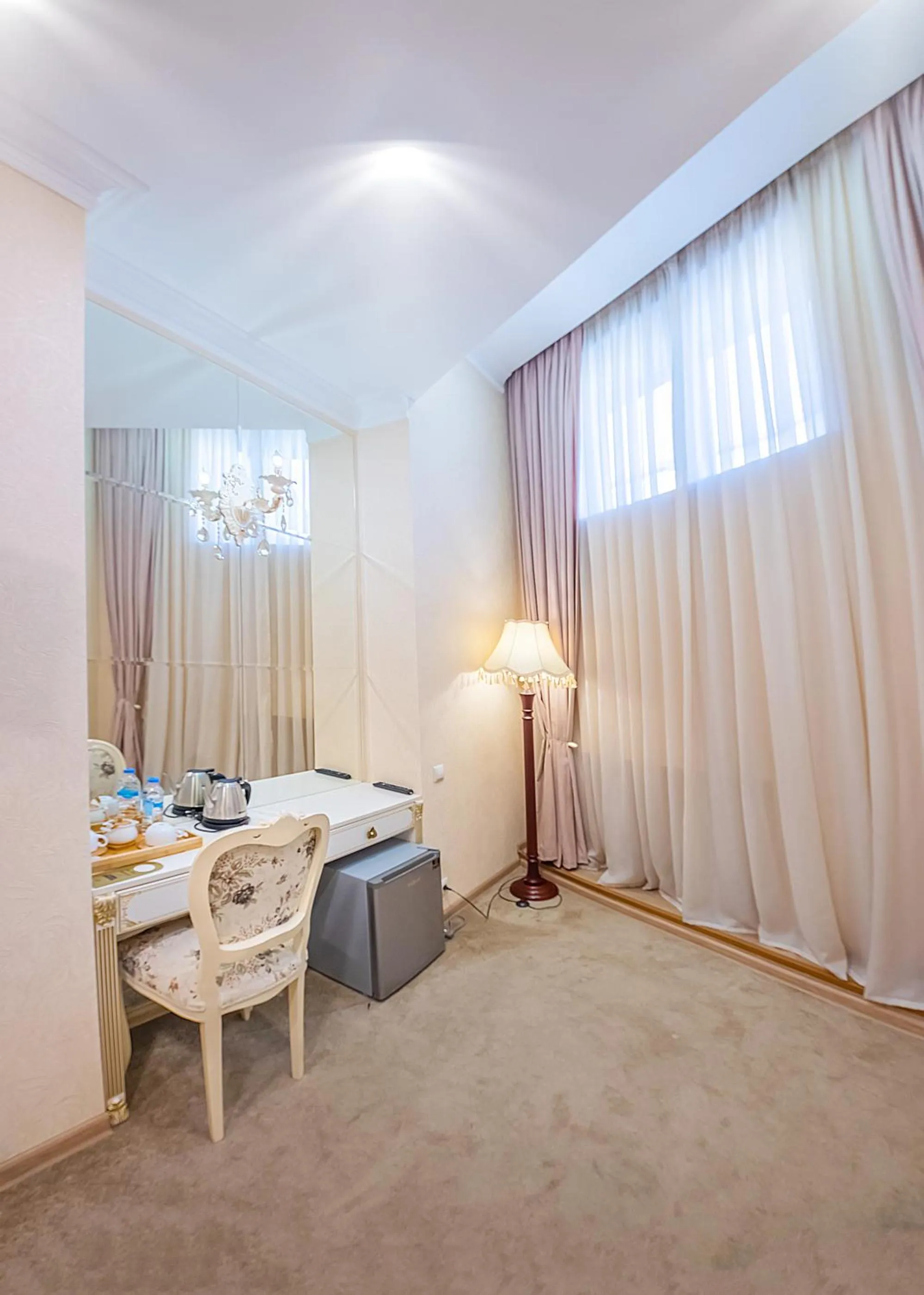 Photo of the whole room in Vintage Hotel