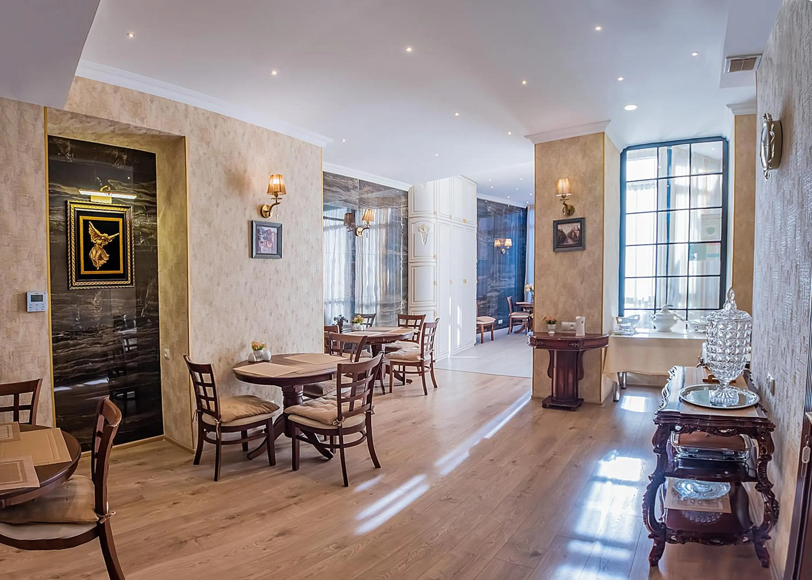 Communal lounge/ TV room in Vintage Hotel