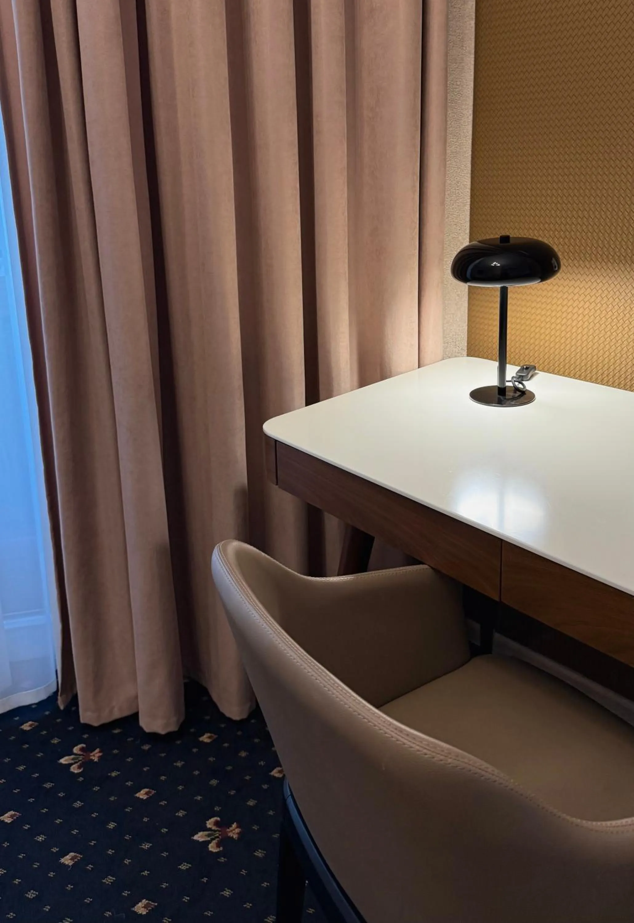 Business facilities in Arts Hotel by Square