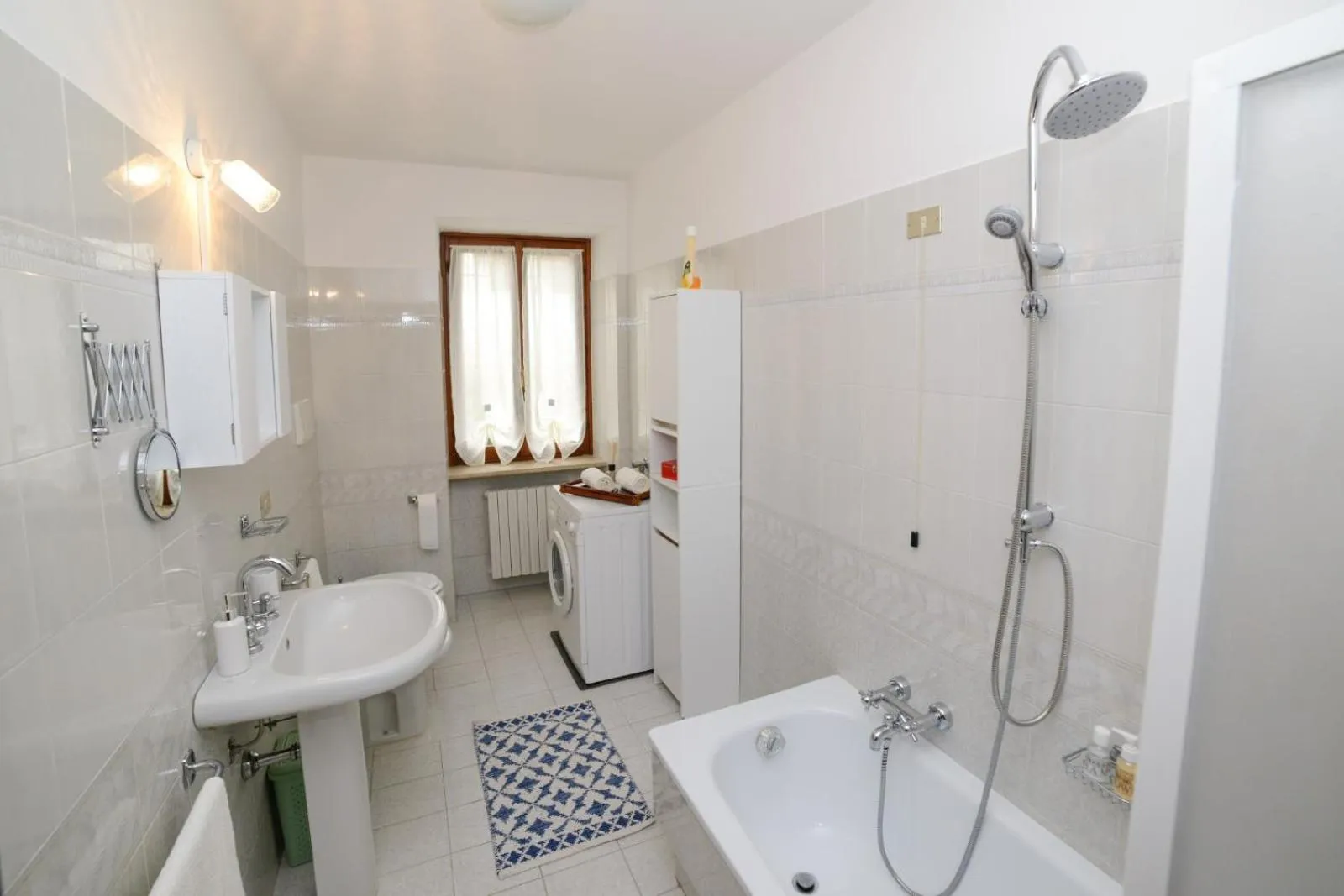 Shower in Loft Free Parking Agli Ulivi moderno e spazioso