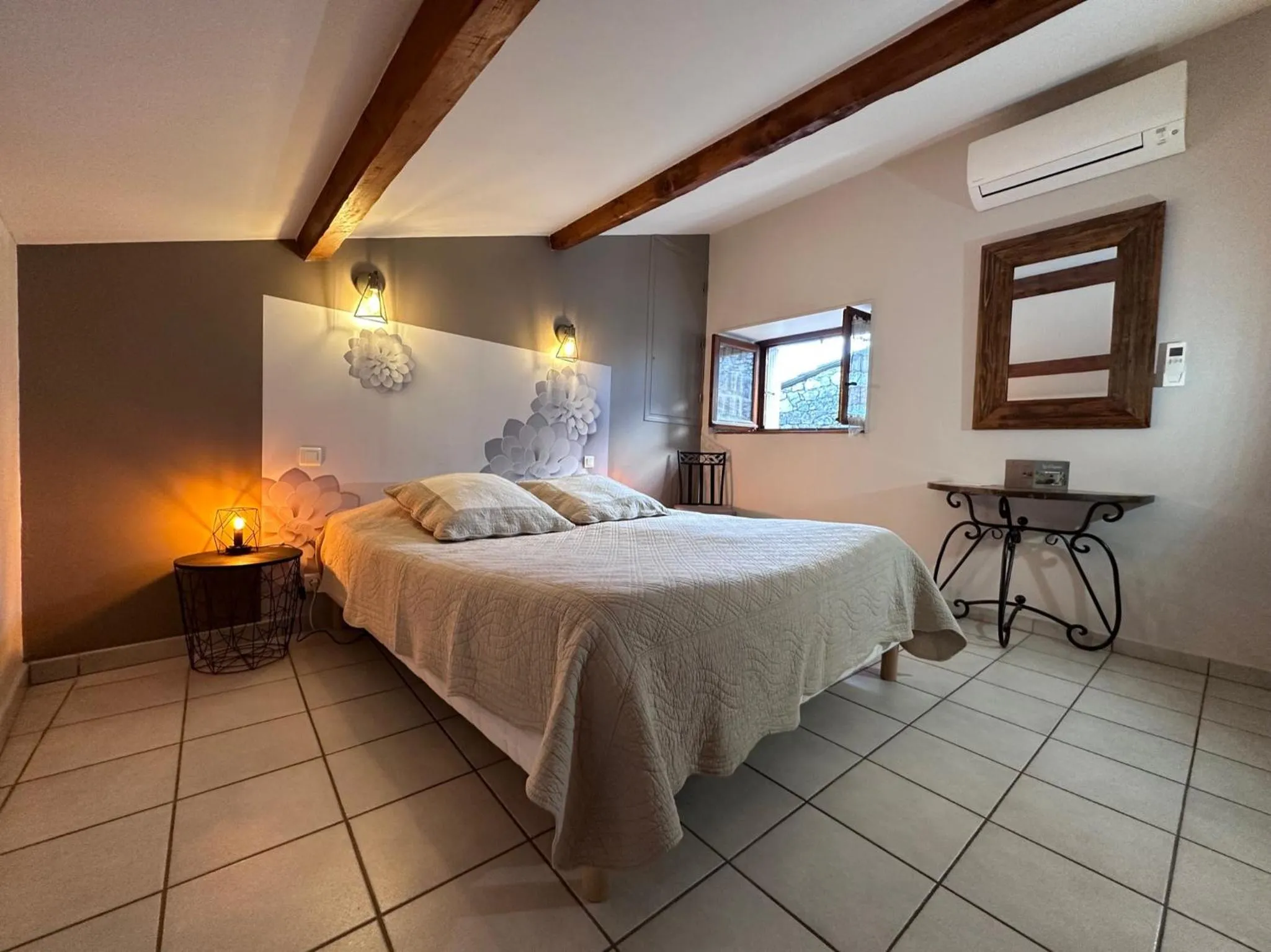 Photo of the whole room, Bed in Chambres d'hôtes les Clapas