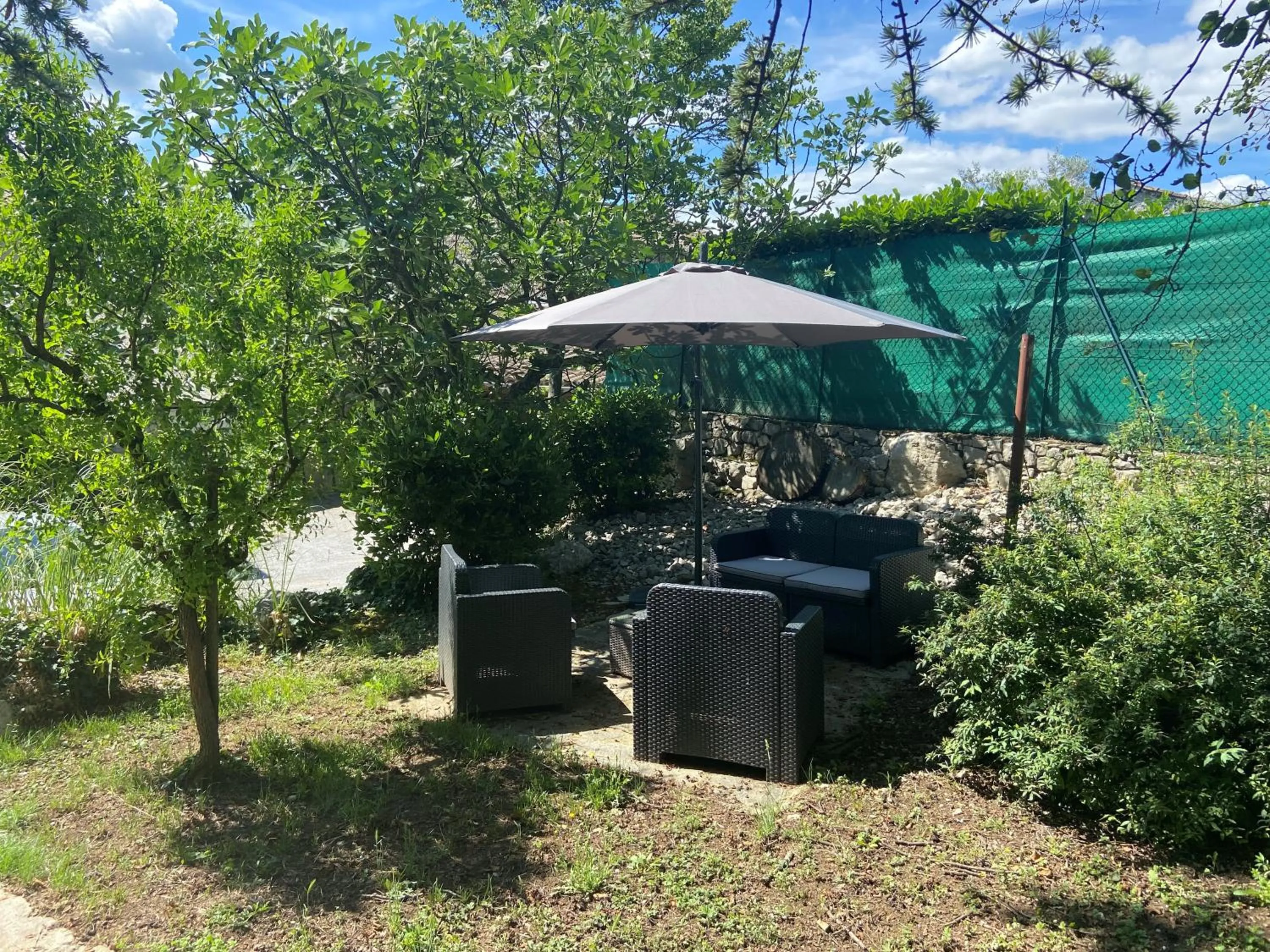 Garden in Chambres d'hôtes les Clapas
