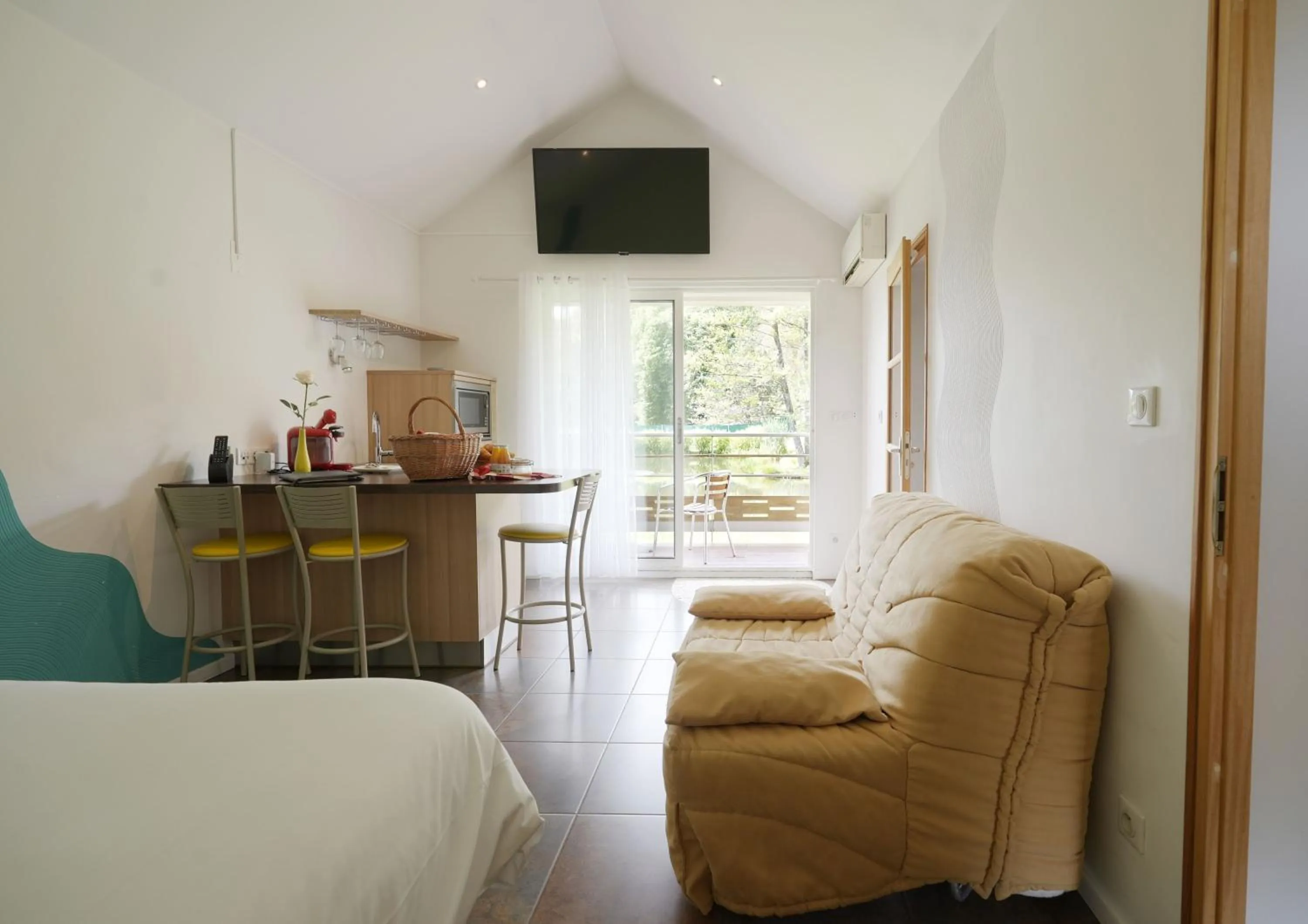 Bedroom, Bed in San-Val' Eau