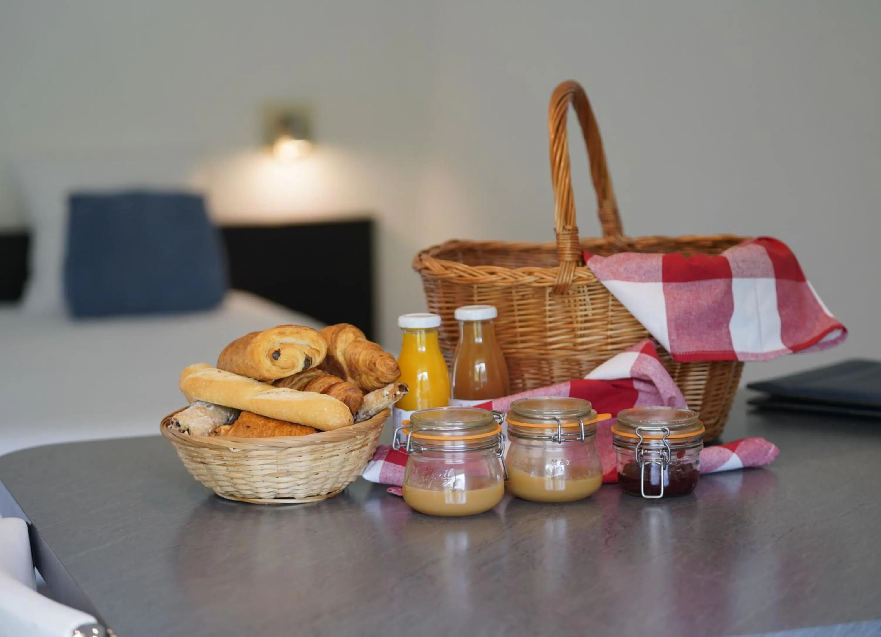 Breakfast in San-Val' Eau