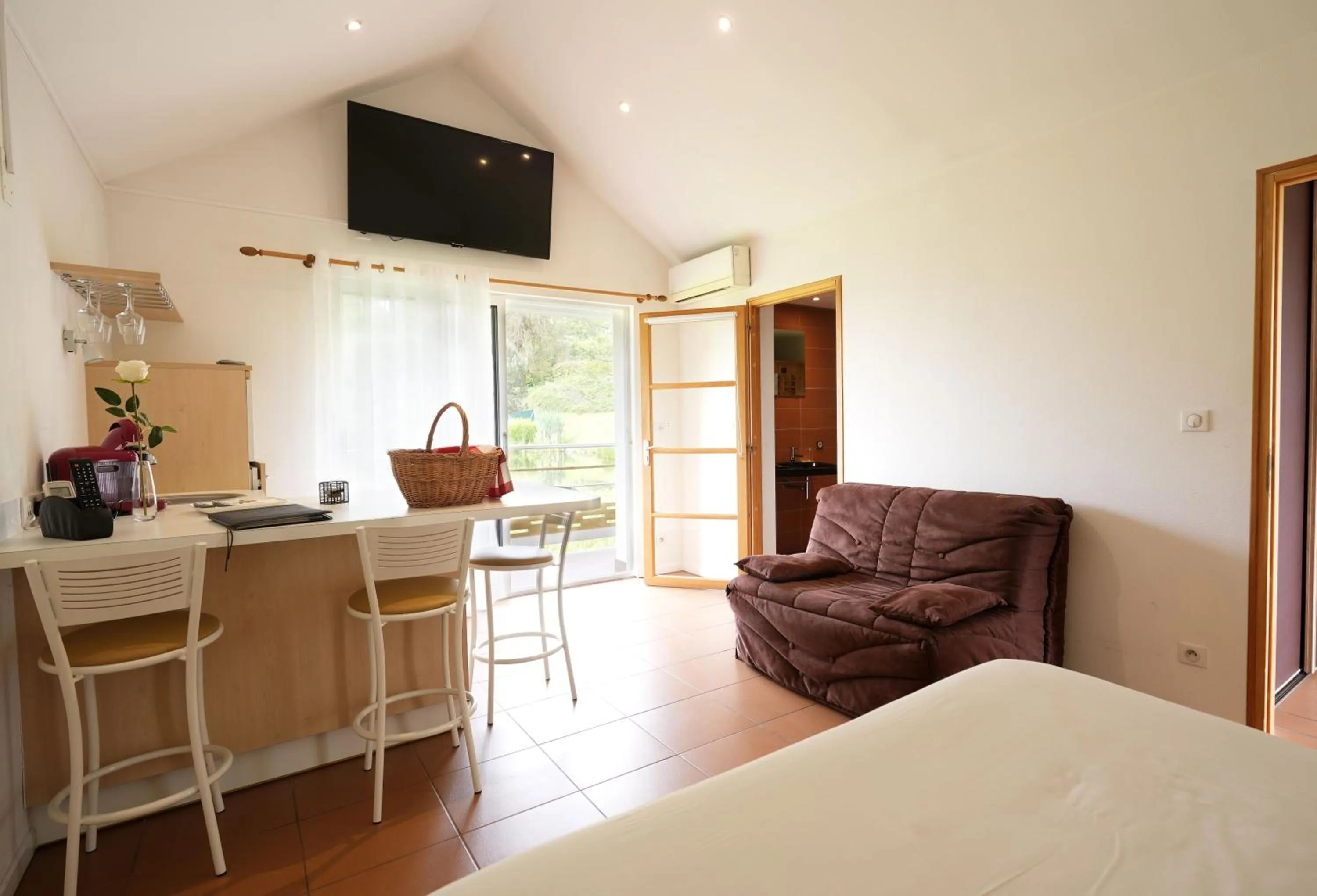 Bedroom, Bed in San-Val' Eau