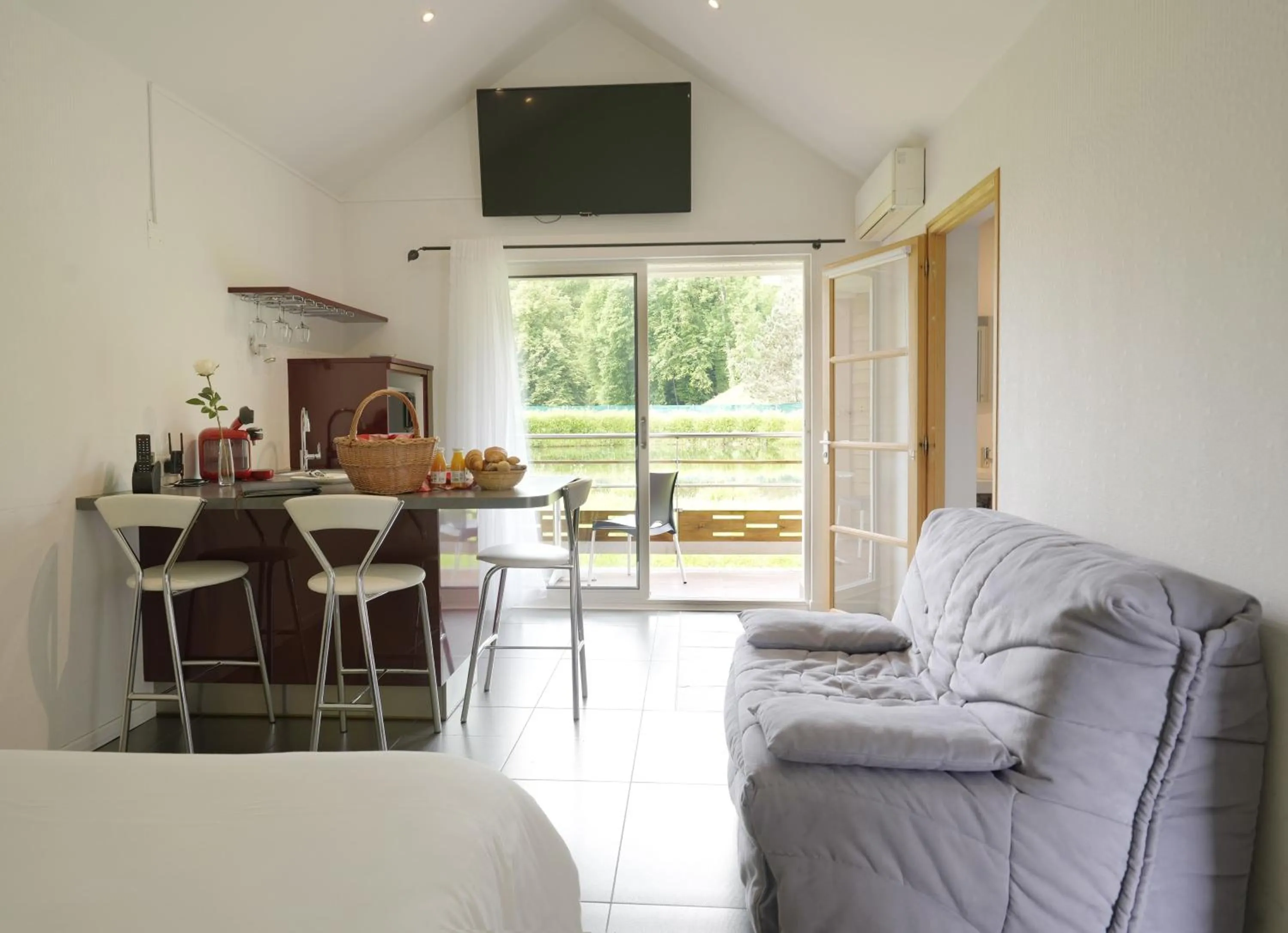 Bedroom in San-Val' Eau