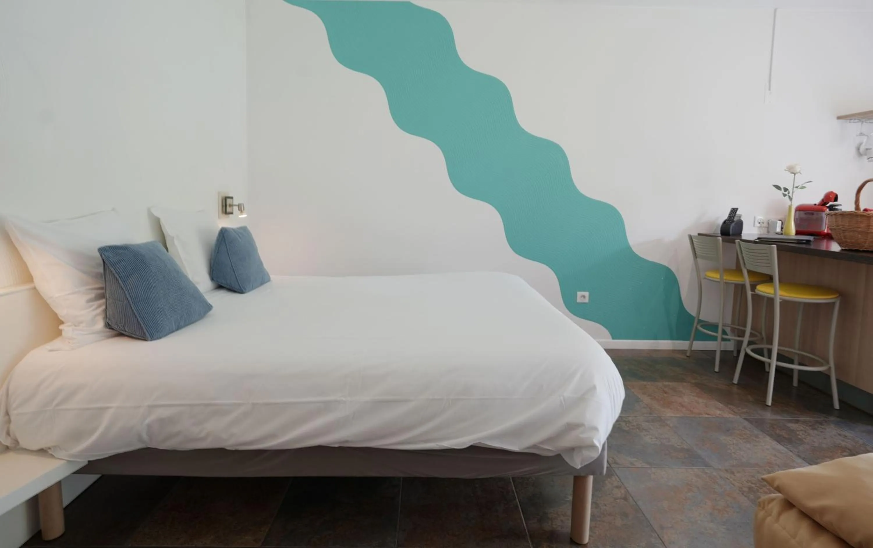 Bedroom, Bed in San-Val' Eau