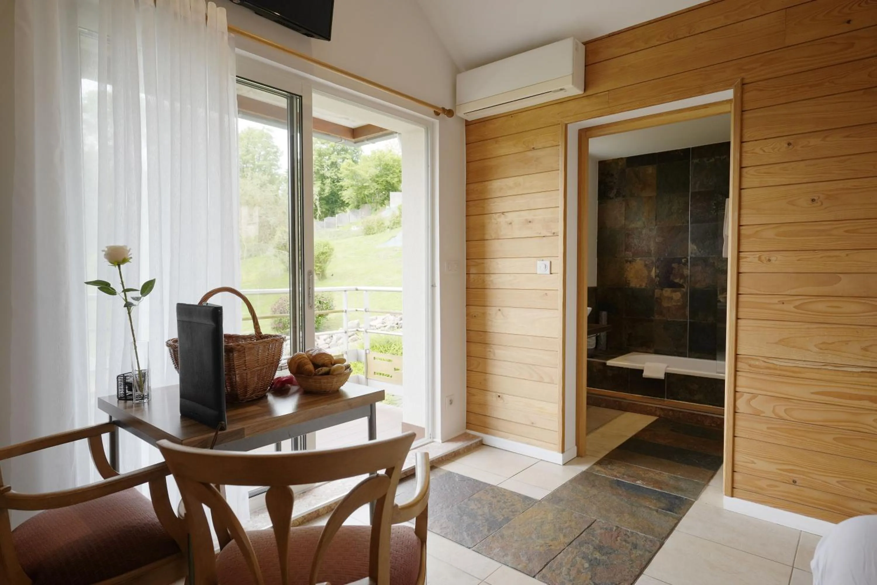 Bedroom in San-Val' Eau