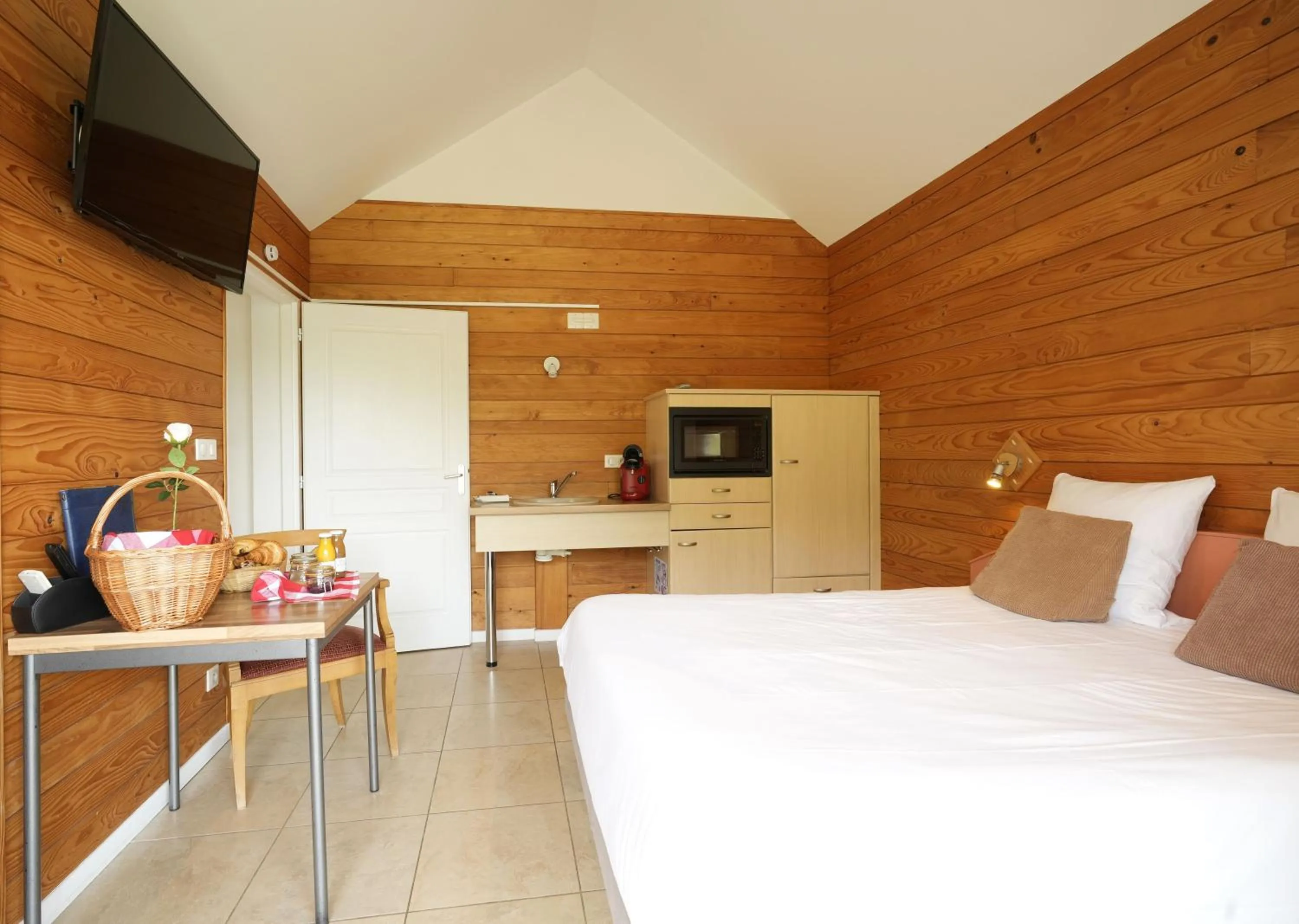 Bedroom, Bed in San-Val' Eau