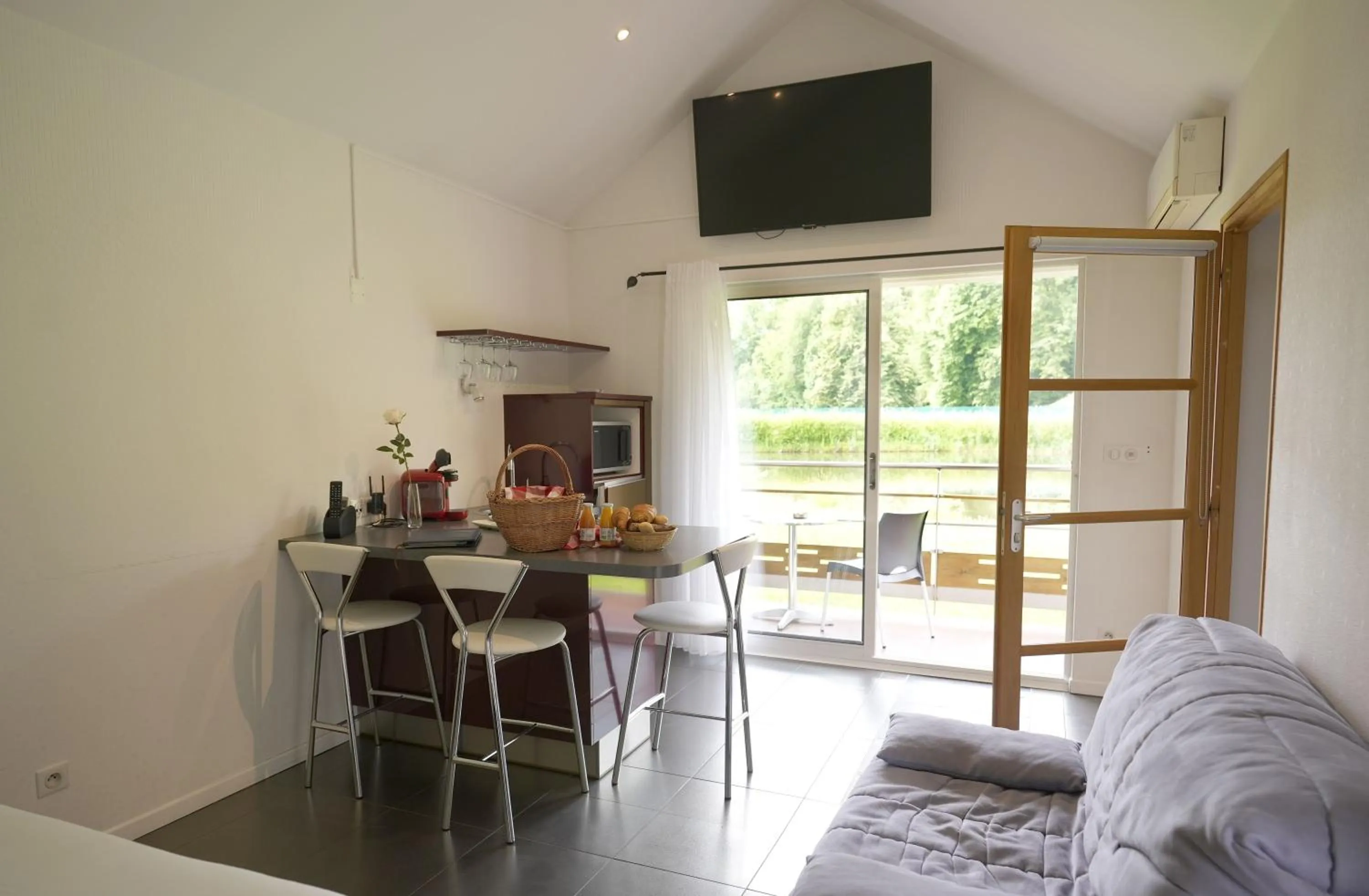 Bedroom in San-Val' Eau