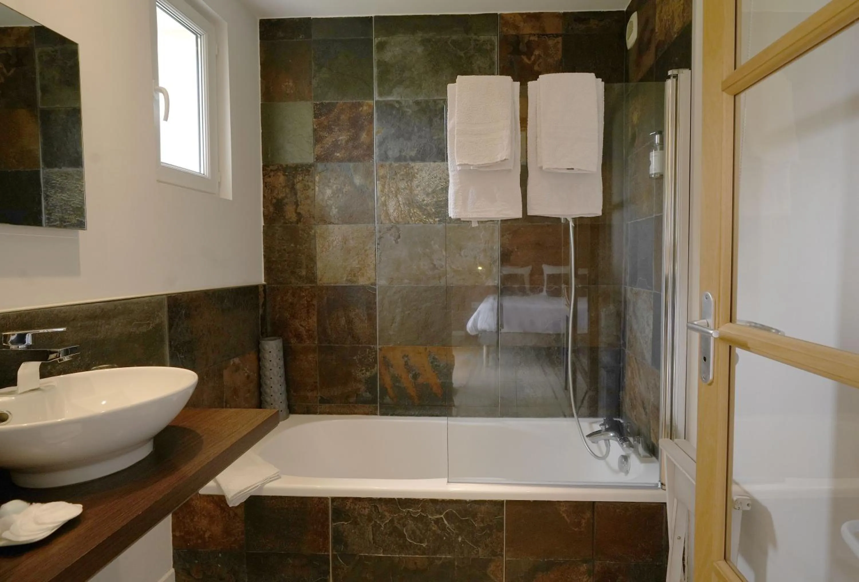 Bathroom in San-Val' Eau