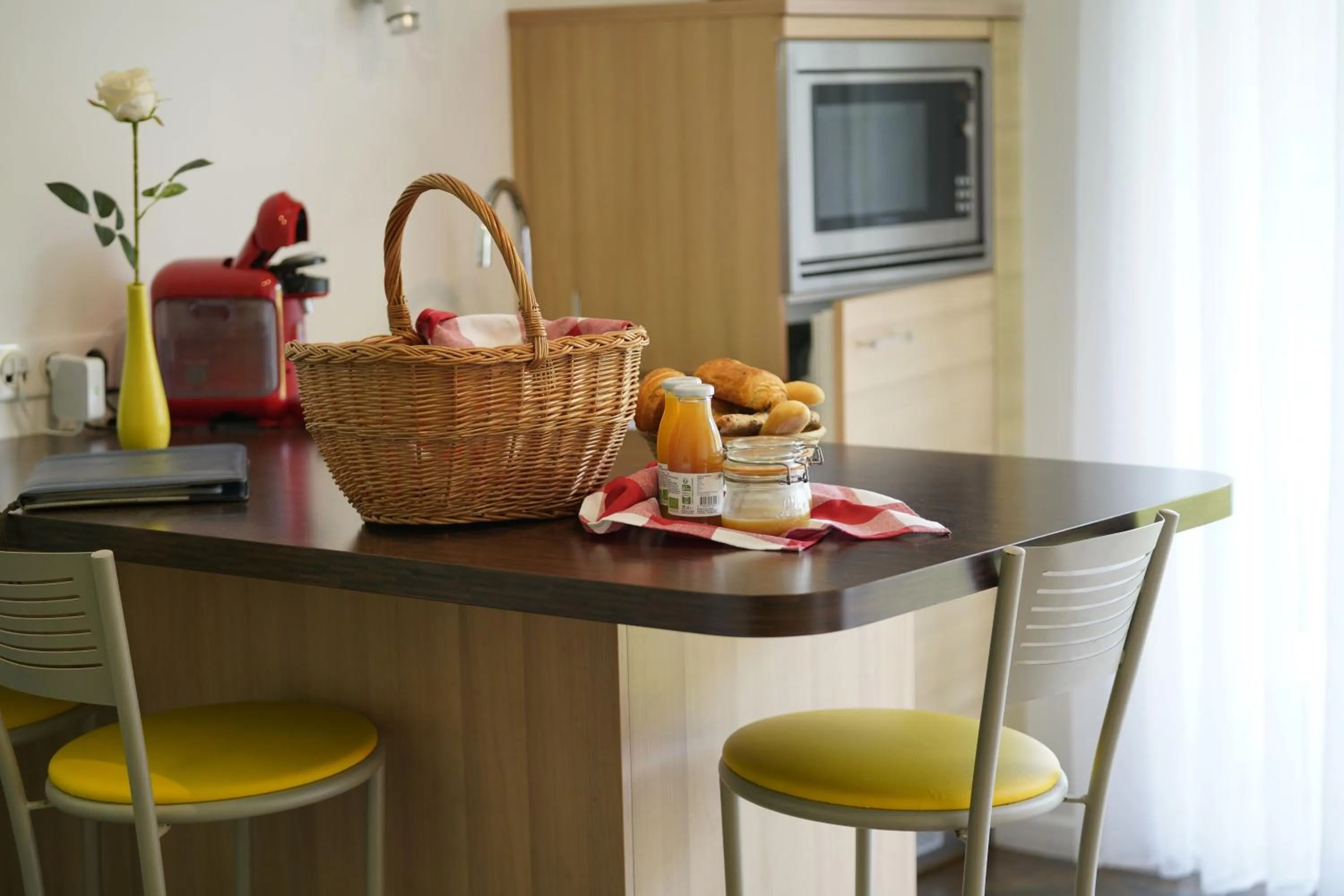 Breakfast in San-Val' Eau