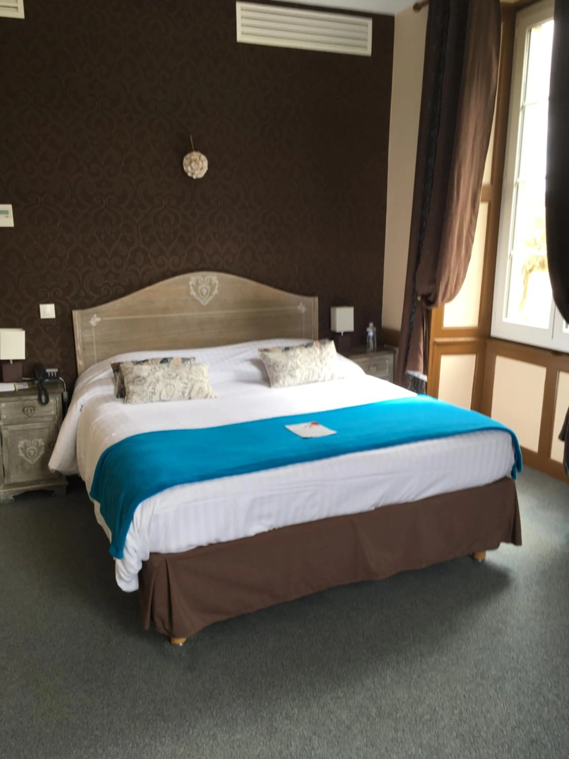 Photo of the whole room, Bed in La Roseraie Hôtel Restaurant