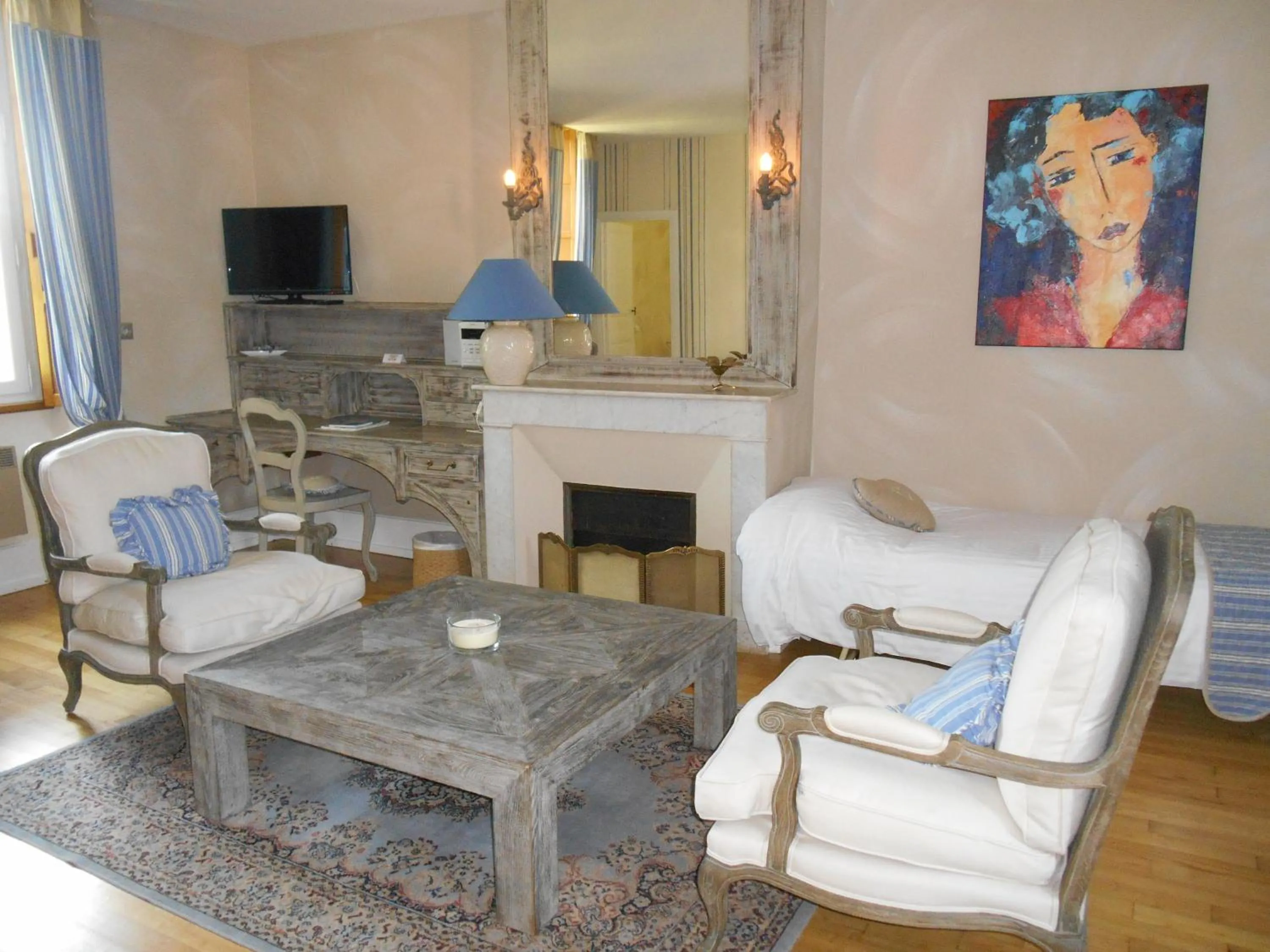 Seating area in La Roseraie Hôtel Restaurant