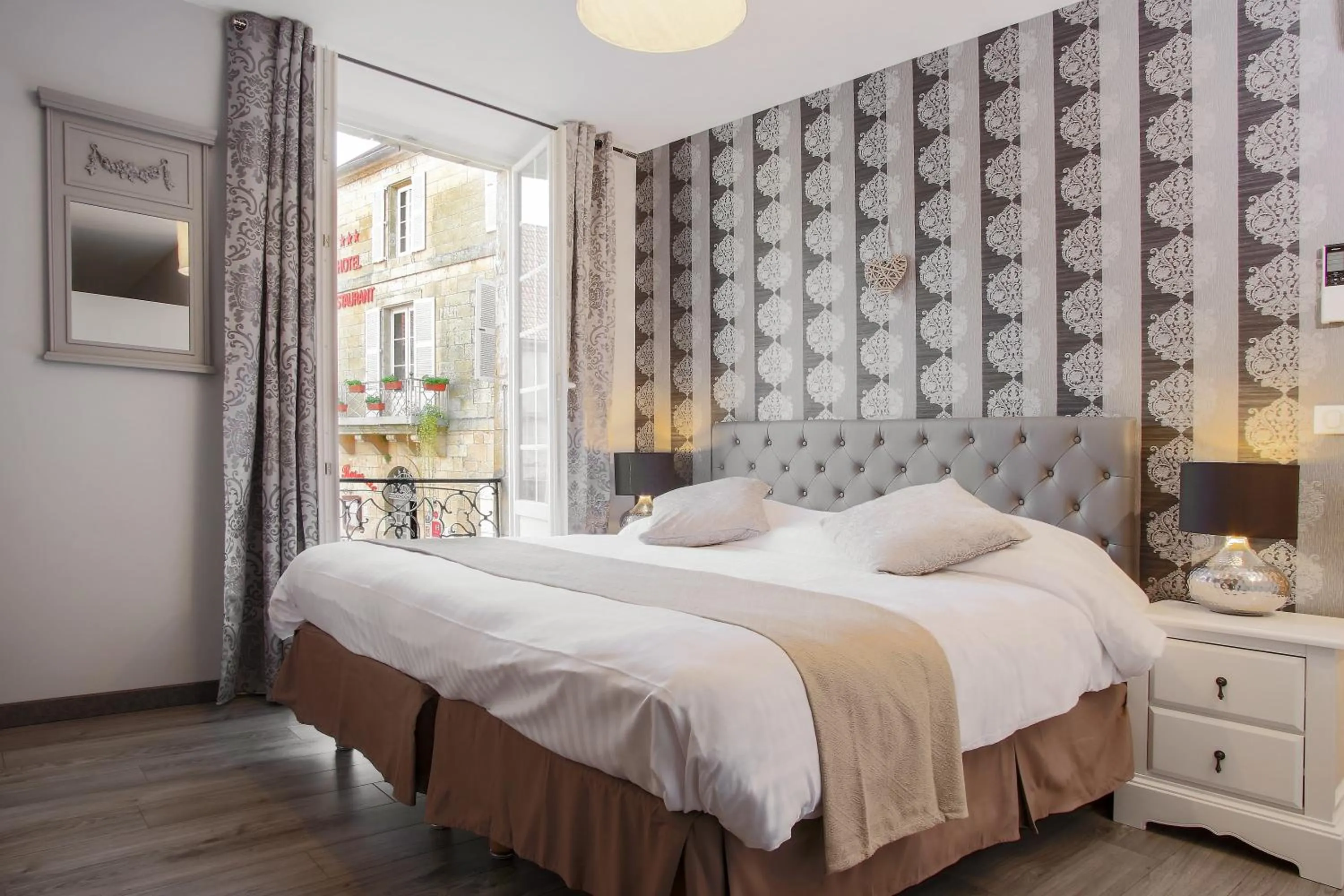 Photo of the whole room, Bed in La Roseraie Hôtel Restaurant