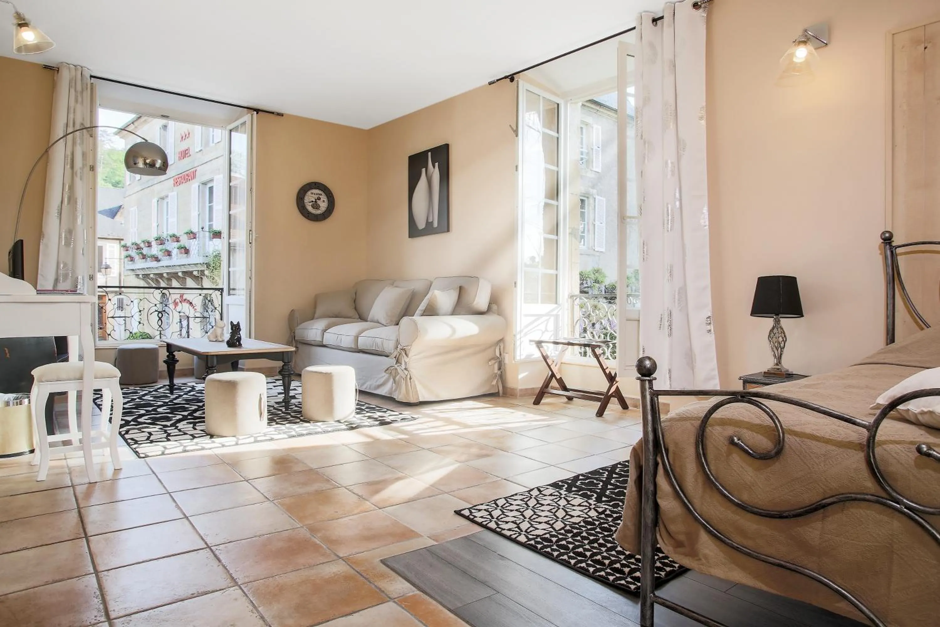 Photo of the whole room in La Roseraie Hôtel Restaurant