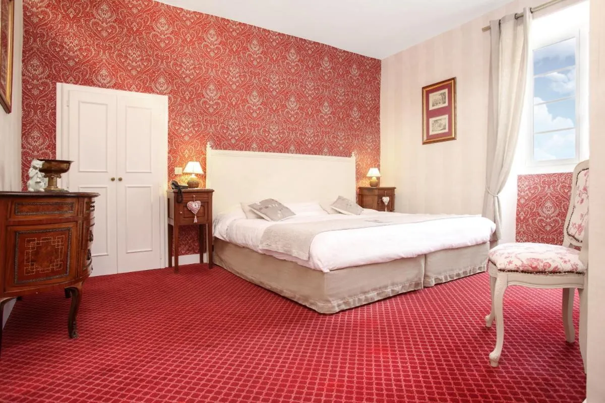 Photo of the whole room, Bed in La Roseraie Hôtel Restaurant