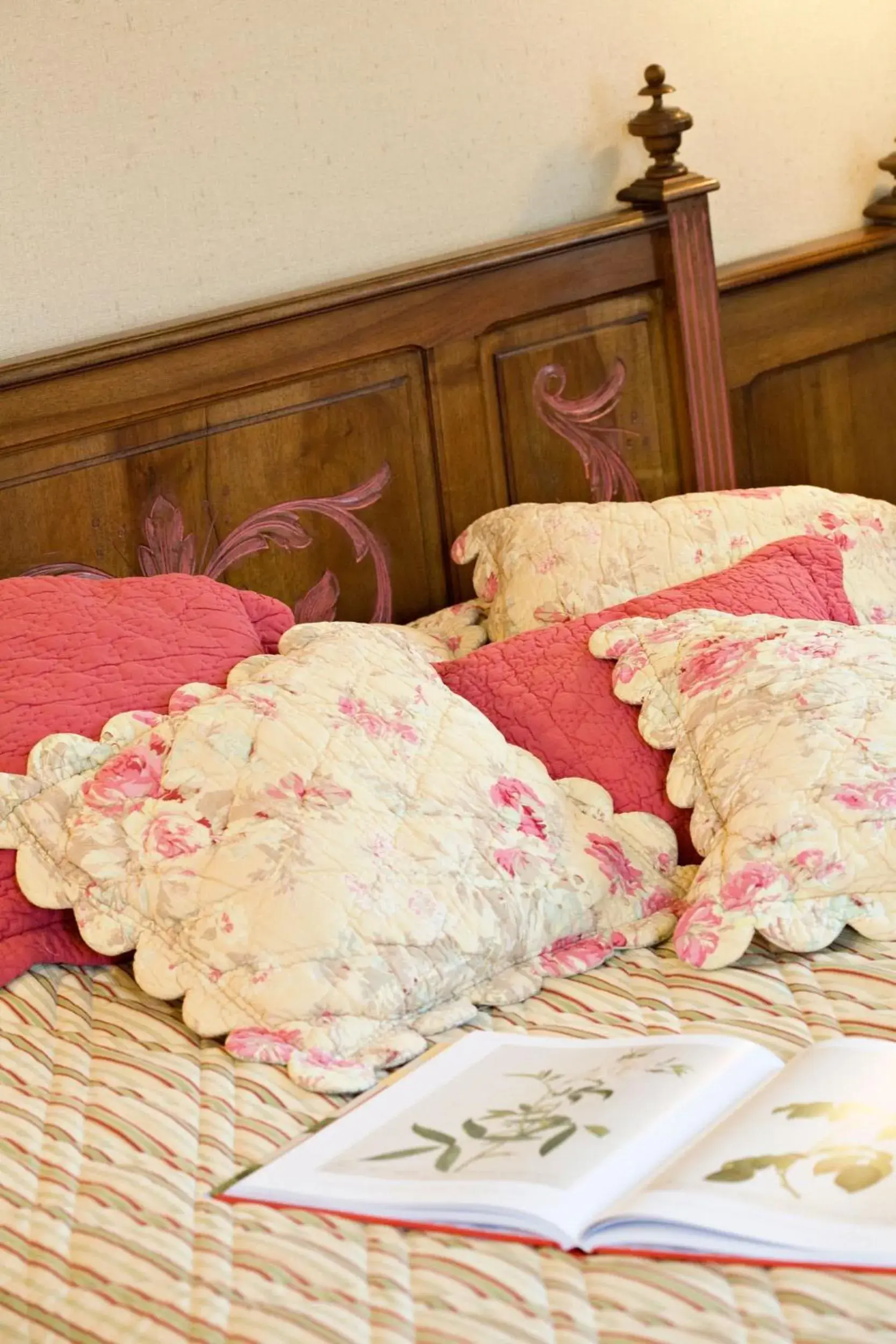 Superior Triple Room in La Roseraie Hôtel Restaurant Superior Triple Room in La Roseraie Hôtel Restaurant