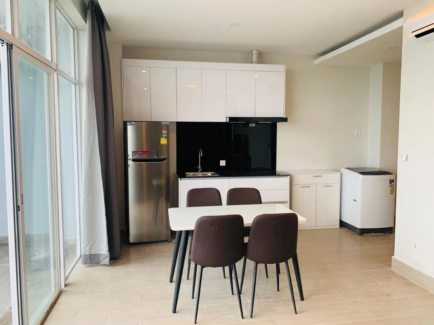 Kitchen or kitchenette in The Hill Residence