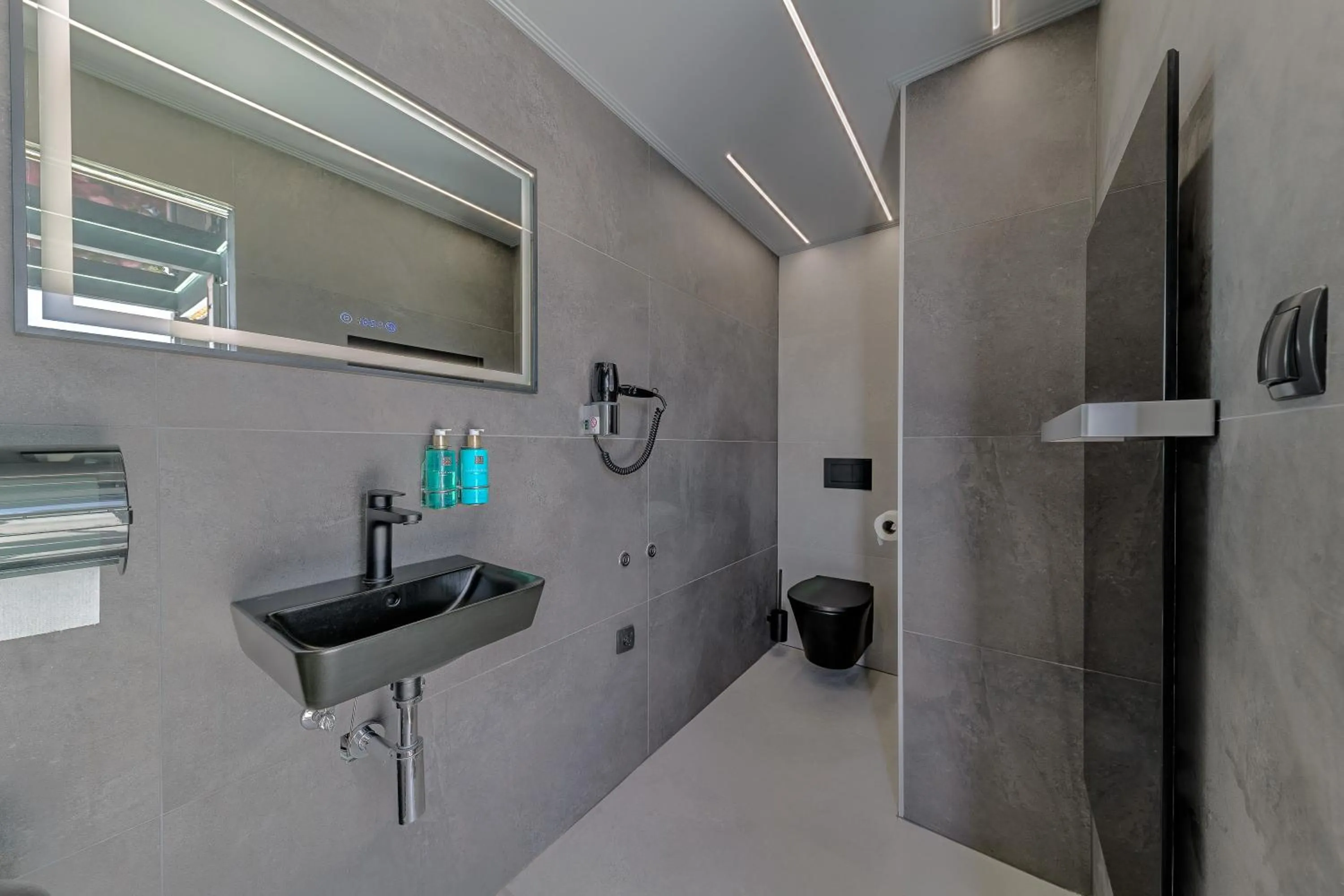 Toilet in Villa Madison