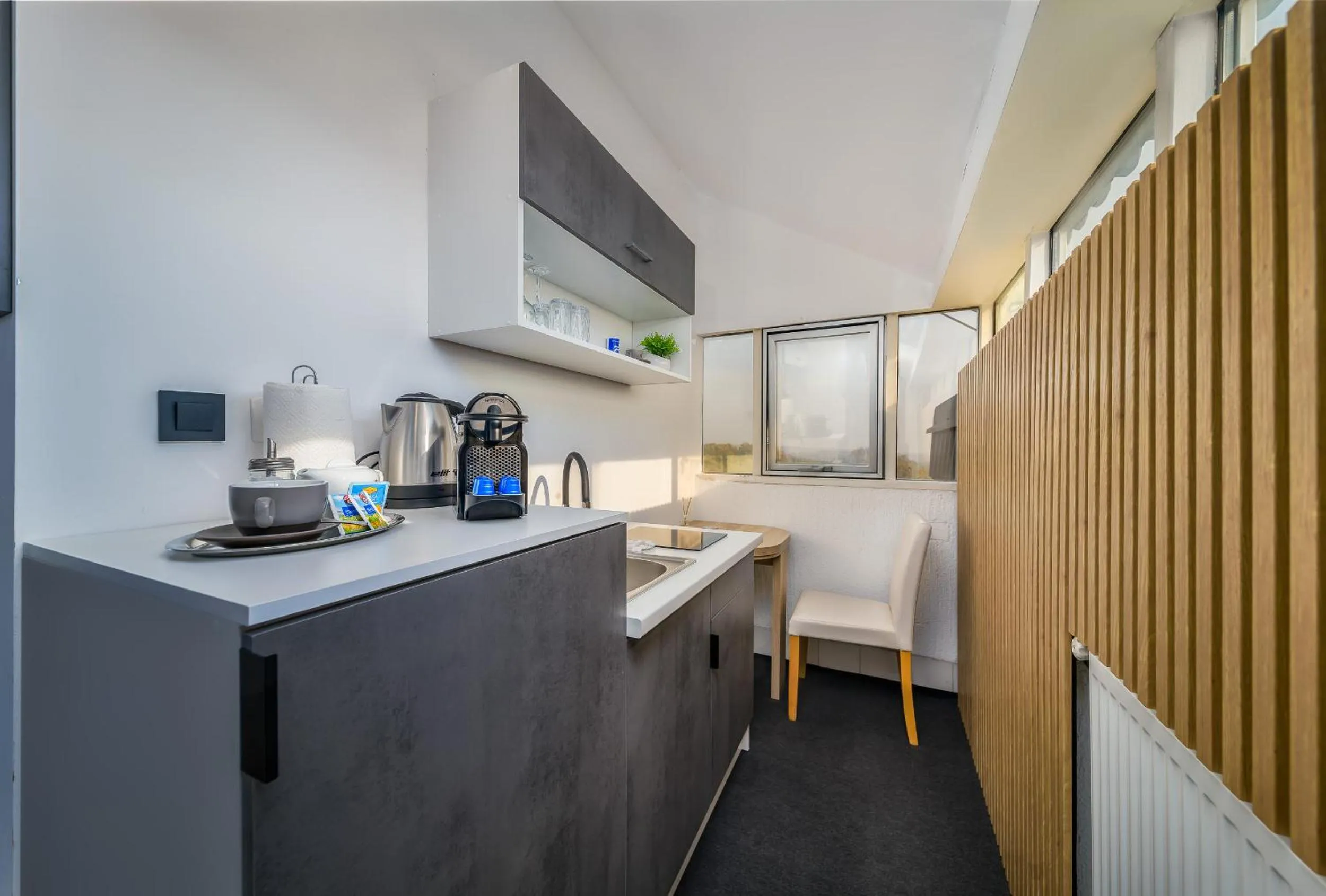 kitchen, Bed in Villa Madison