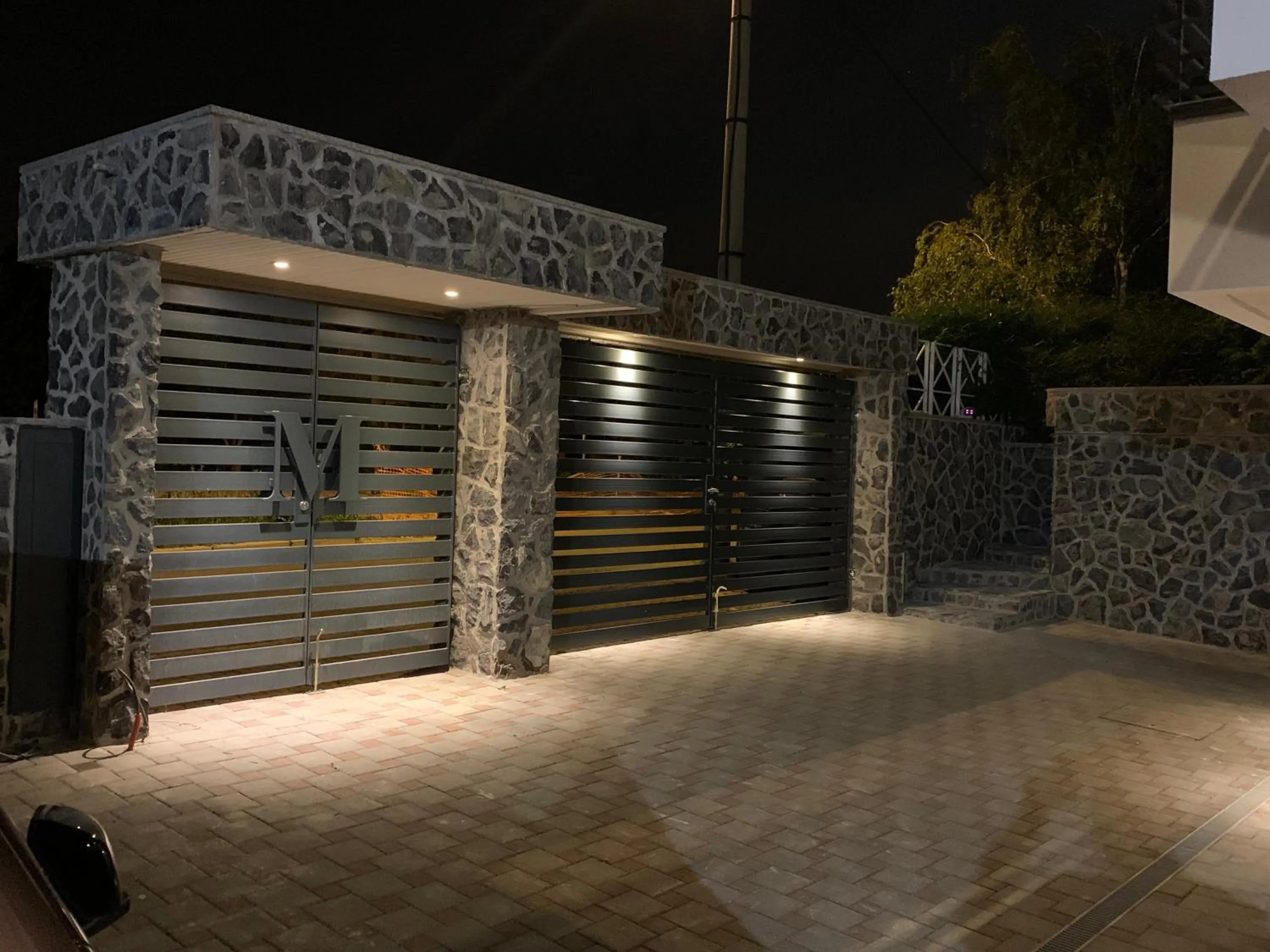 Facade/entrance in Villa Madison