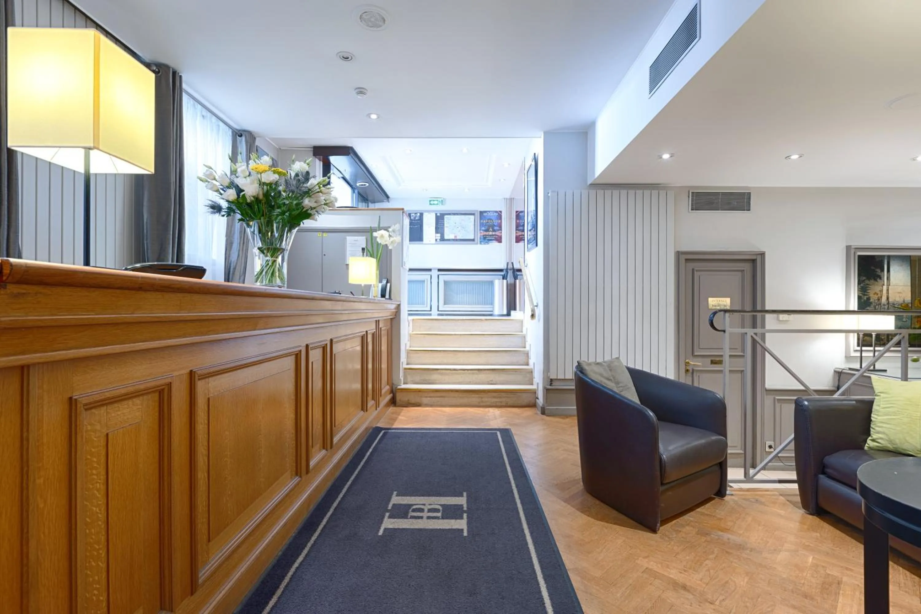 Facade/entrance in Hôtel Le Beaugency