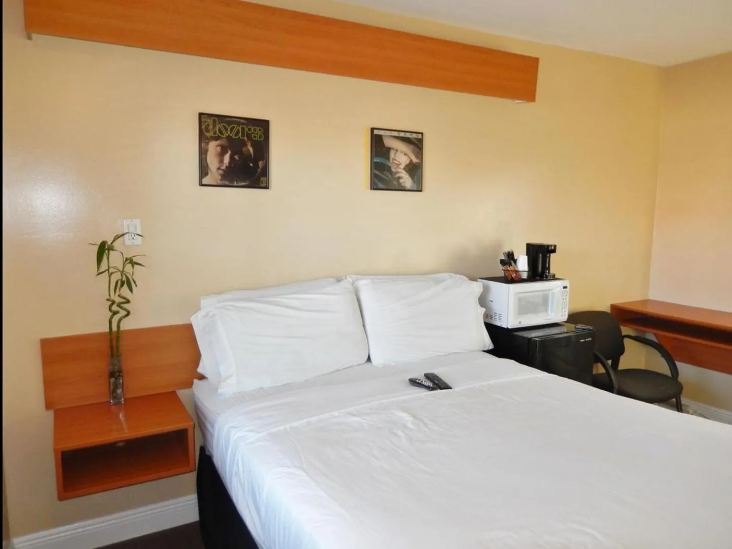 Bed in Haven Hotel - Fort Lauderdale Airport & Cruise Port