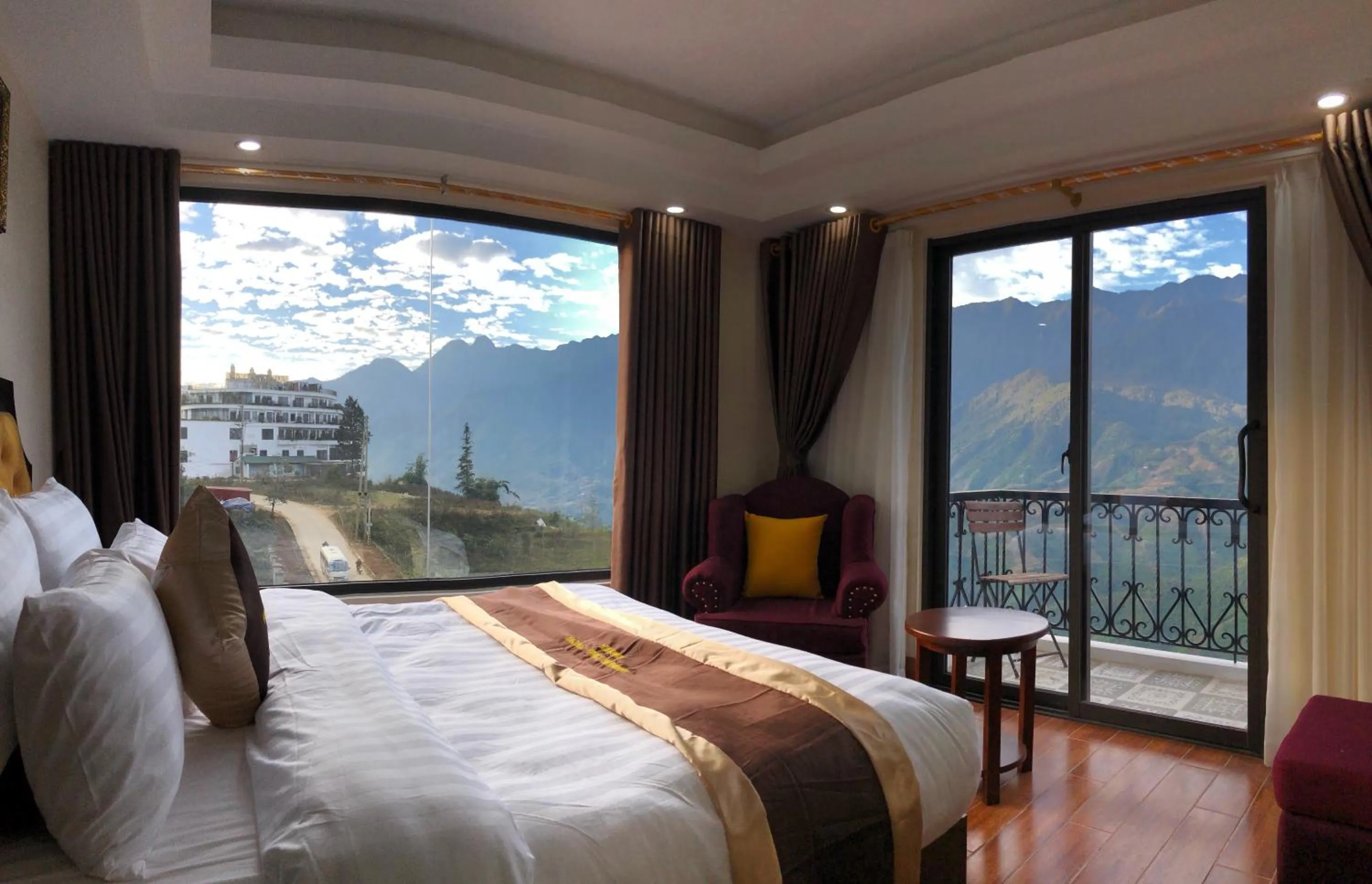 Bed in Muong Hoa View Hotel