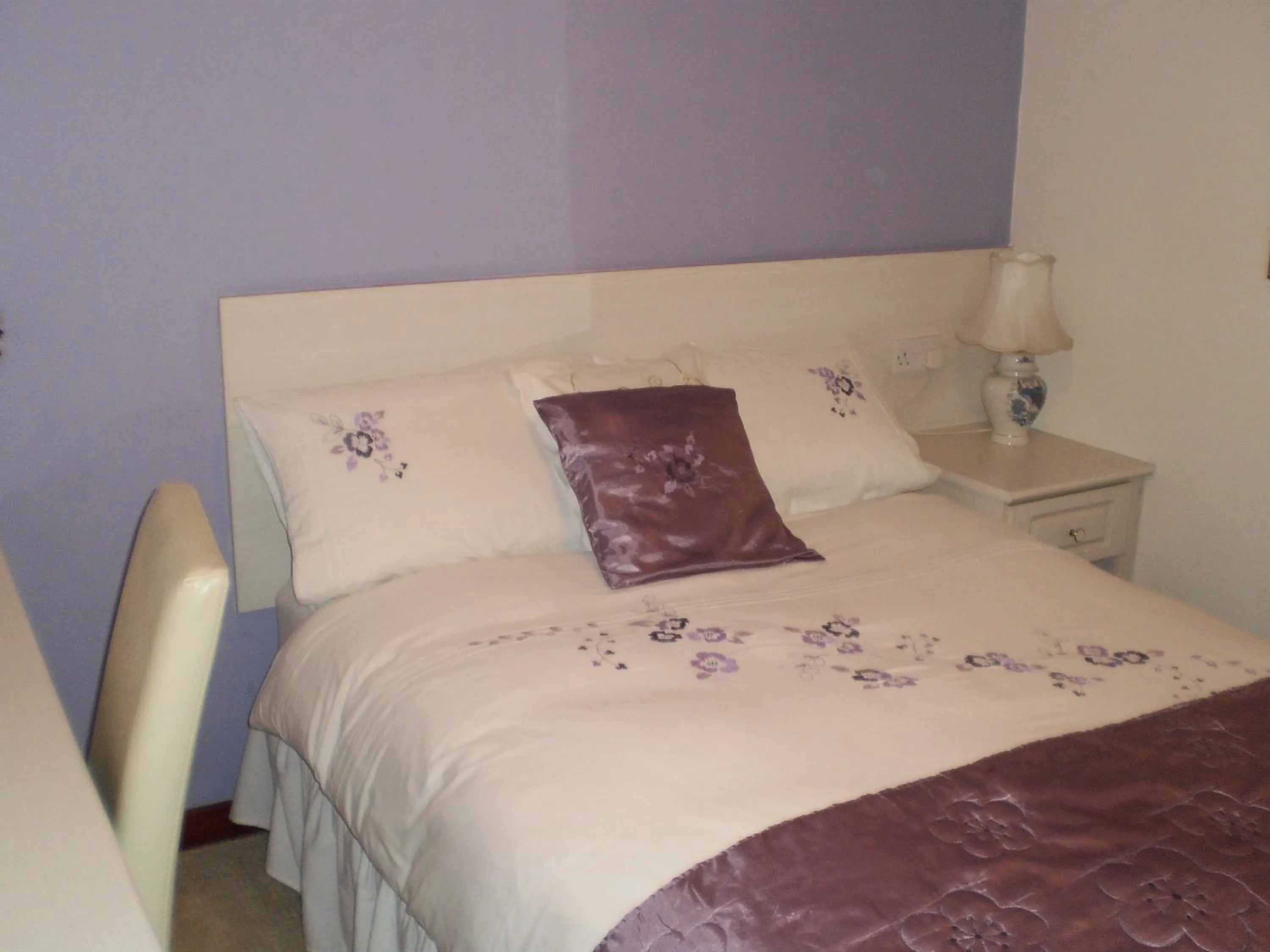 Bedroom, Bed in Shawlee Cottage