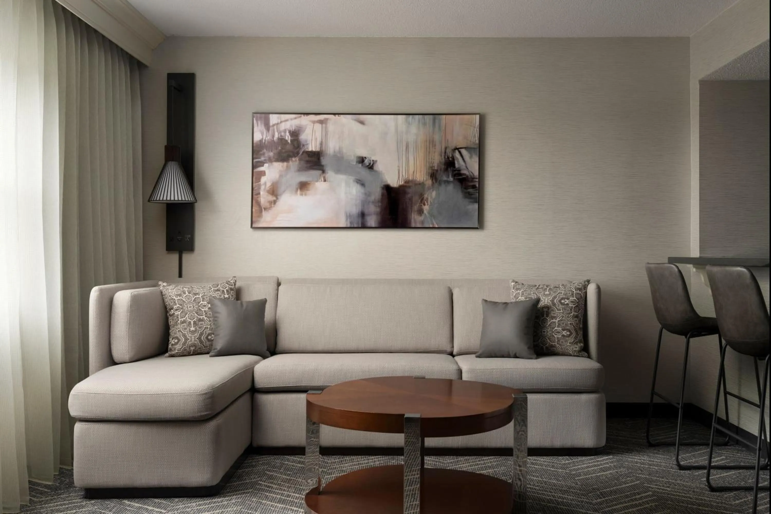 Living room in Minneapolis Marriott Northwest Hotel & Conference Center