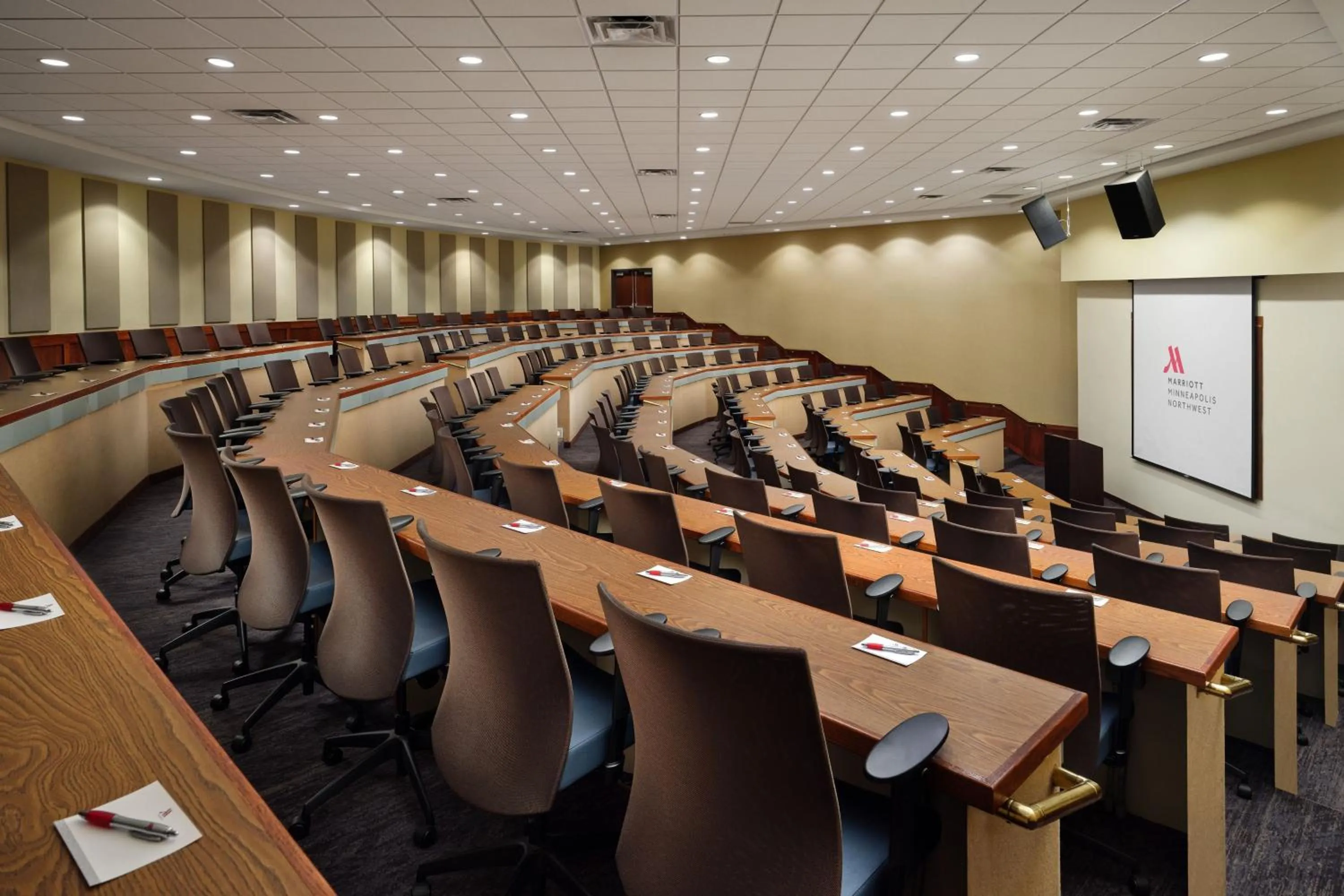 Entertainment in Minneapolis Marriott Northwest Hotel & Conference Center