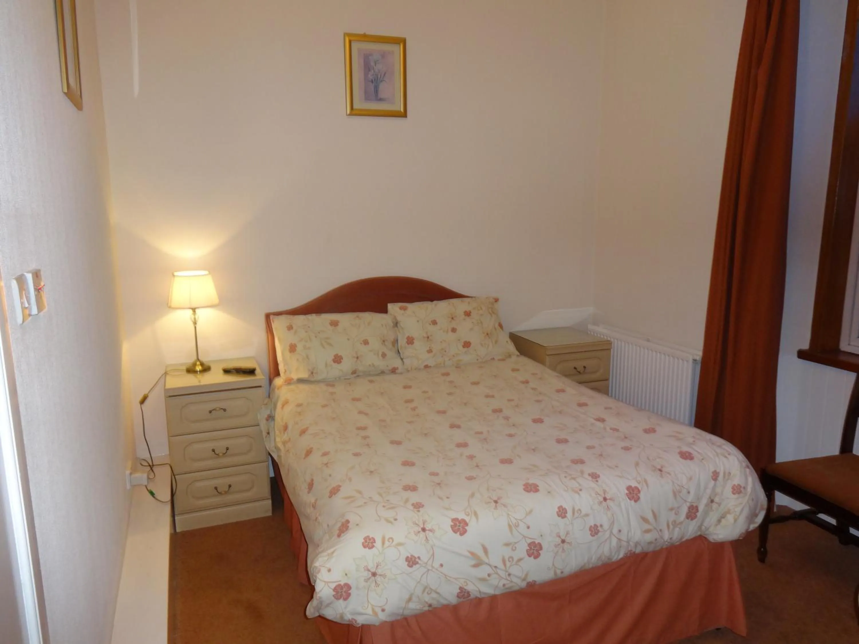 Bed in Aberdour Guest House