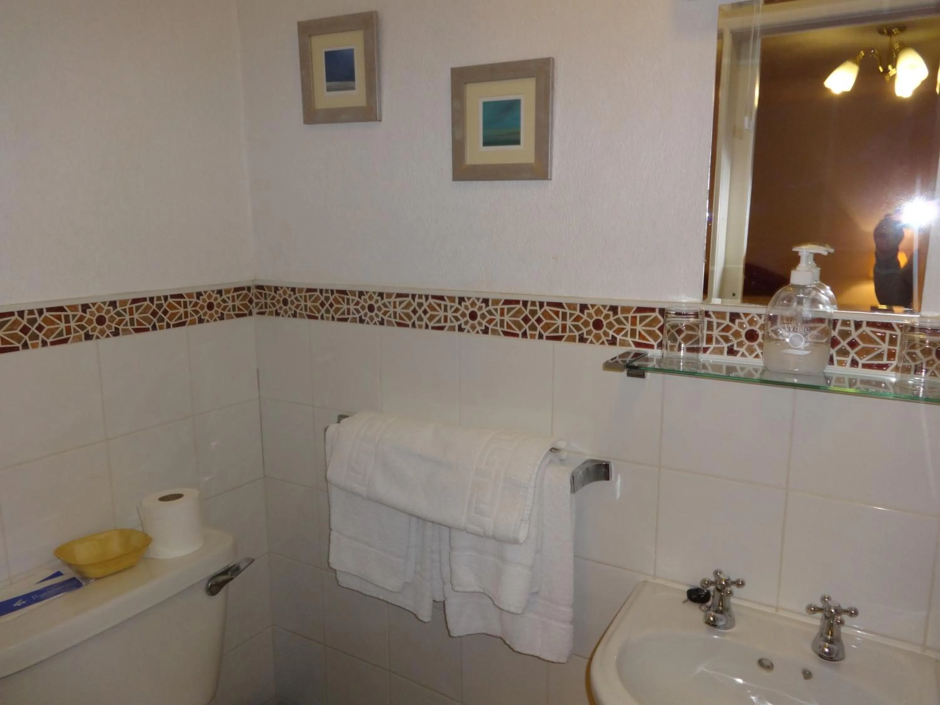 Bathroom in Aberdour Guest House