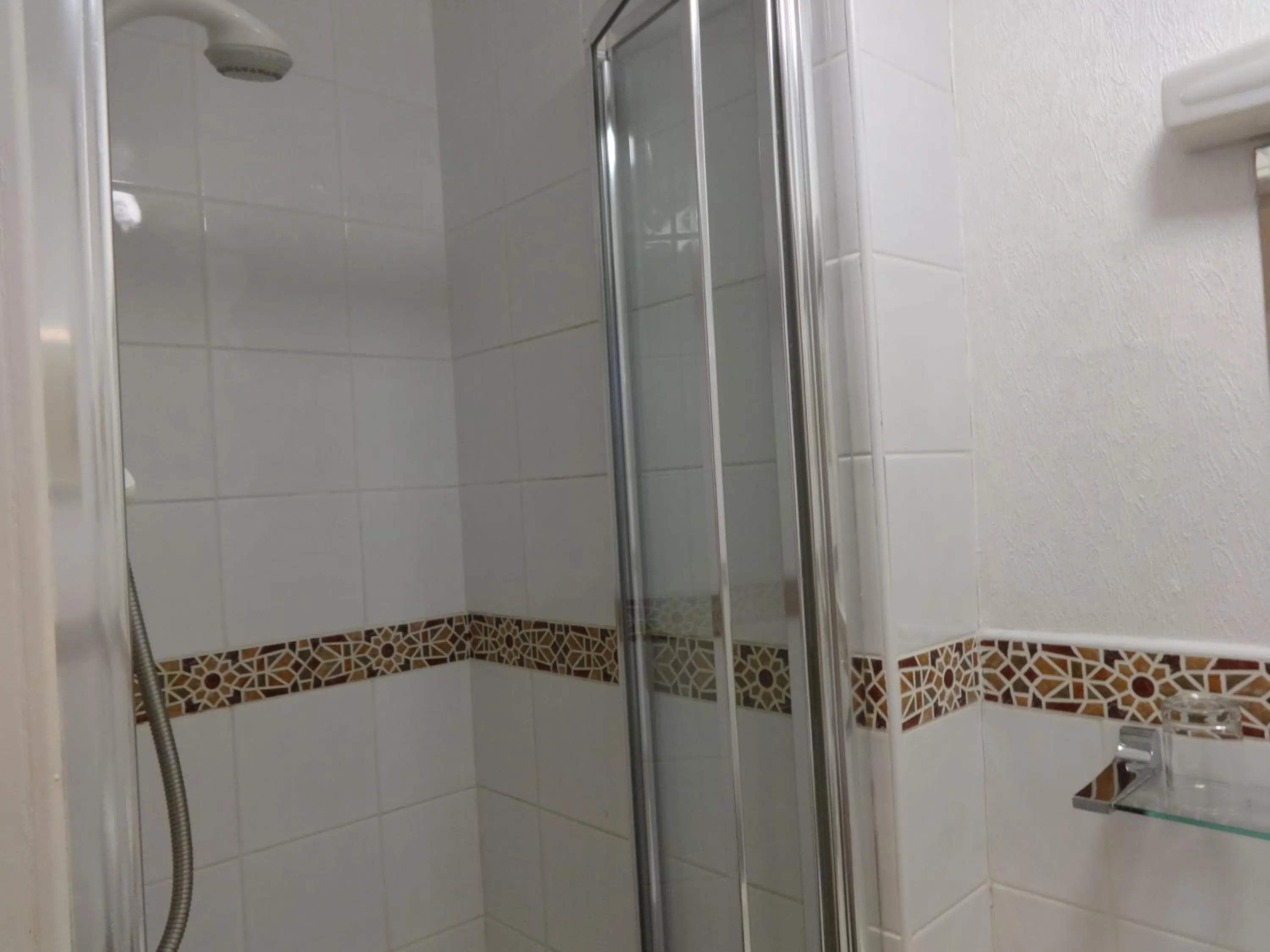 Shower in Aberdour Guest House